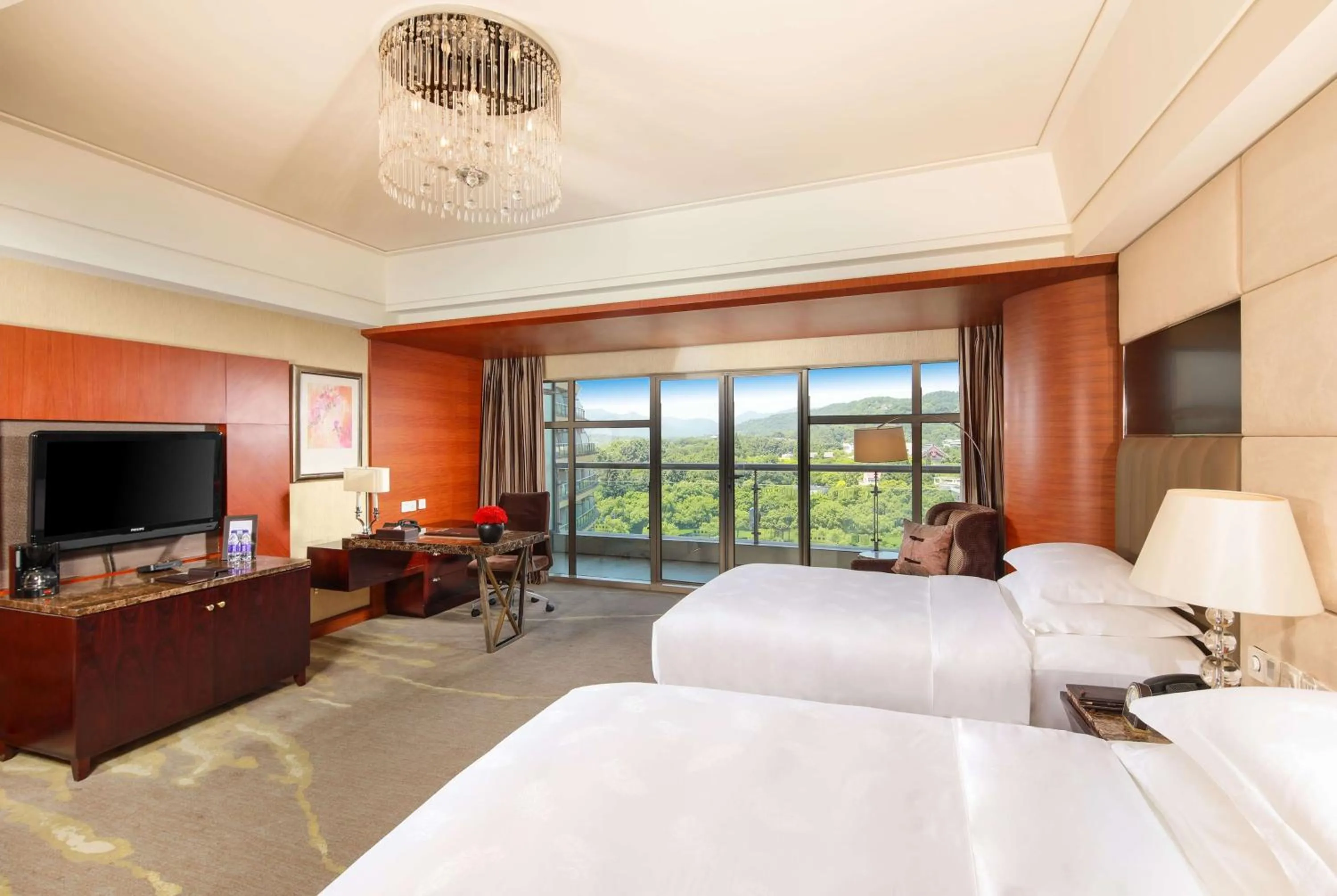 Photo of the whole room, Bed in Wyndham Grand Plaza Royale Hangzhou