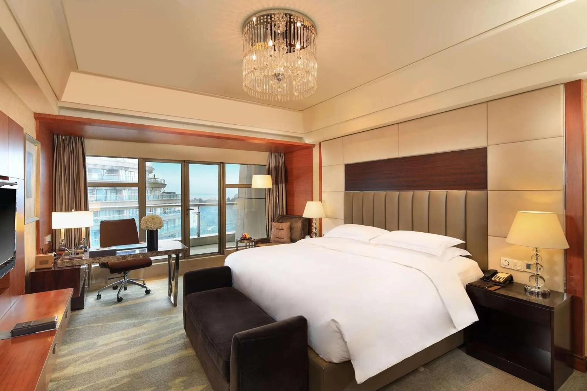 Photo of the whole room, Bed in Wyndham Grand Plaza Royale Hangzhou