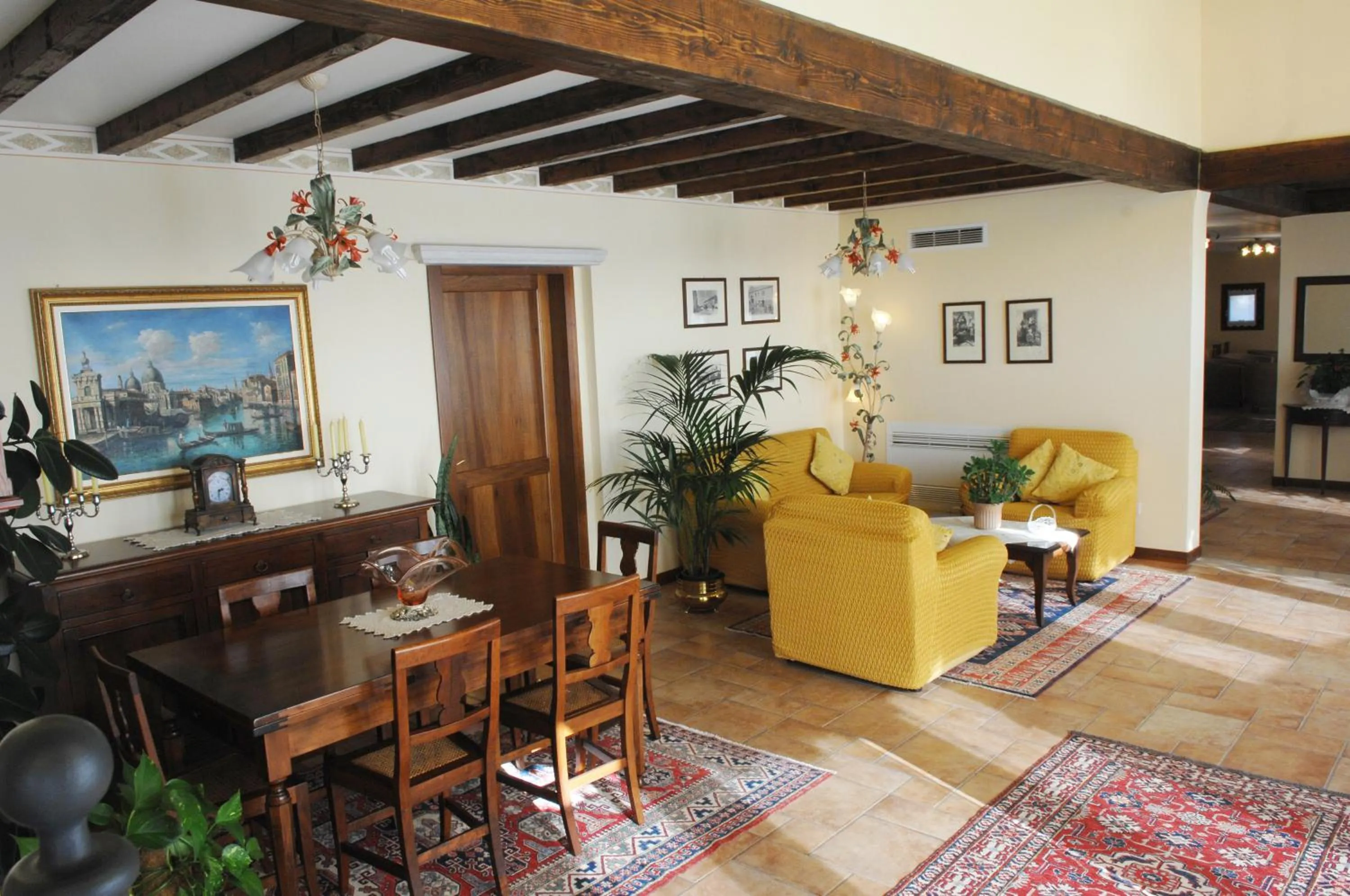 Communal lounge/ TV room in Villa Serena Agriturismo