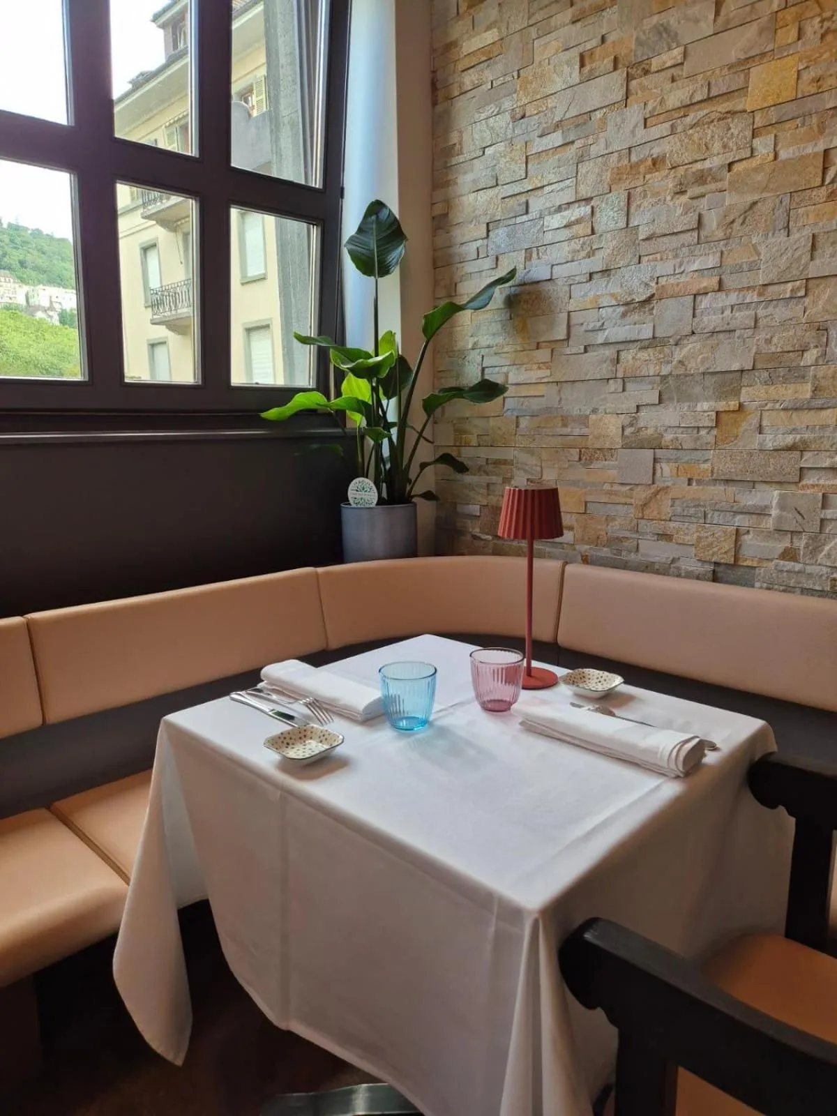 Restaurant/places to eat in Hotel La Balance self check-in