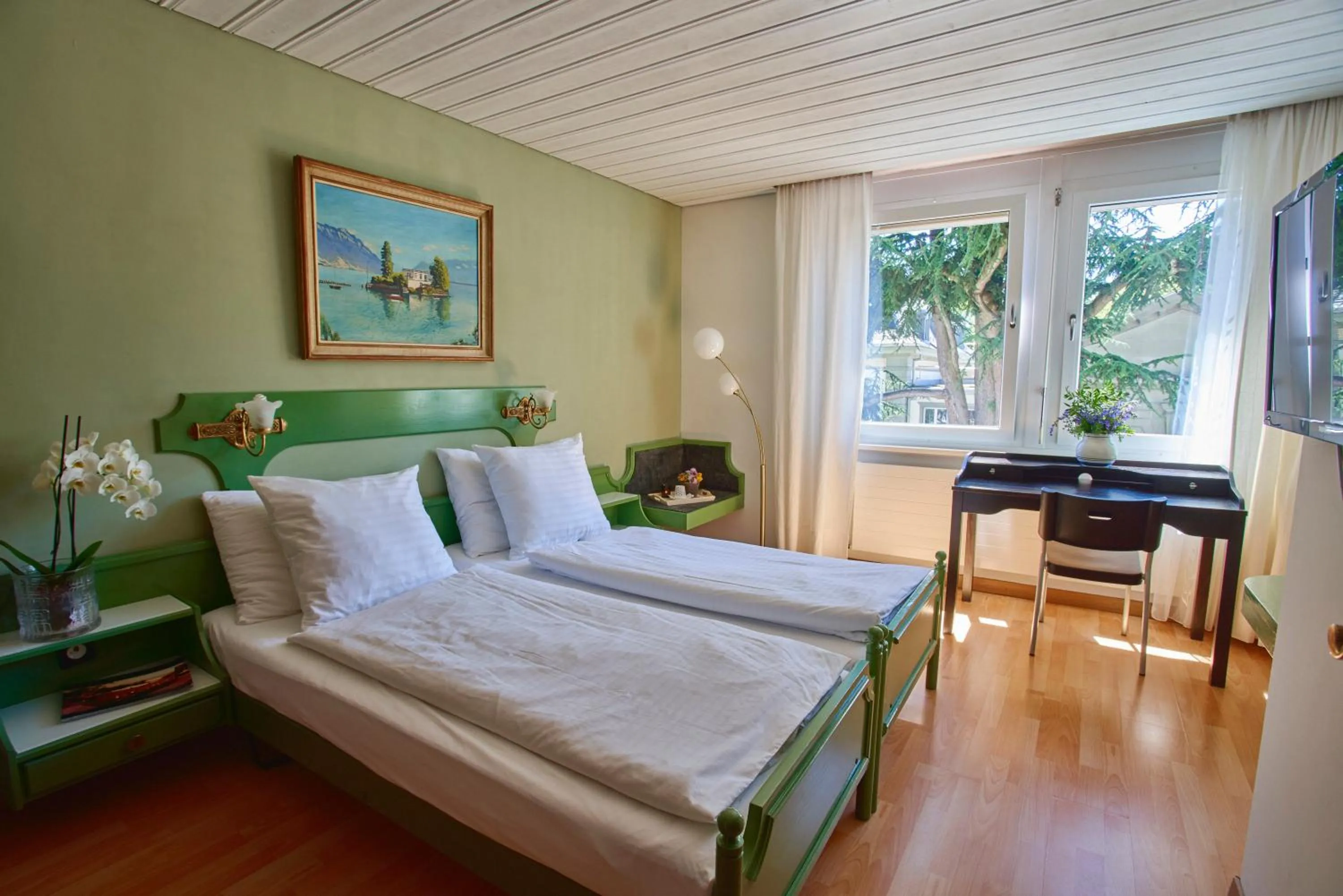 Bed in Hotel La Balance self check-in