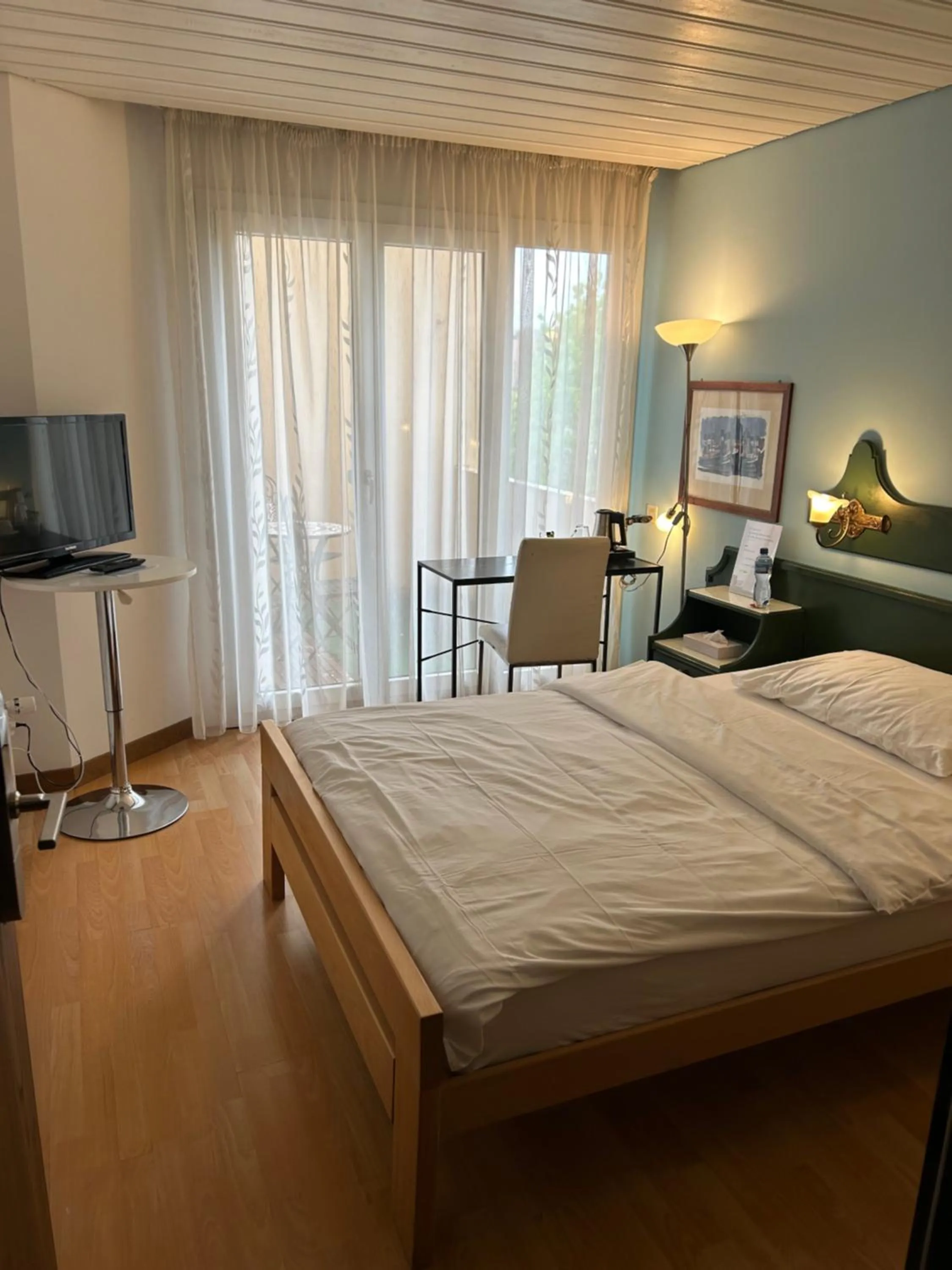 Bed in Hotel La Balance self check-in