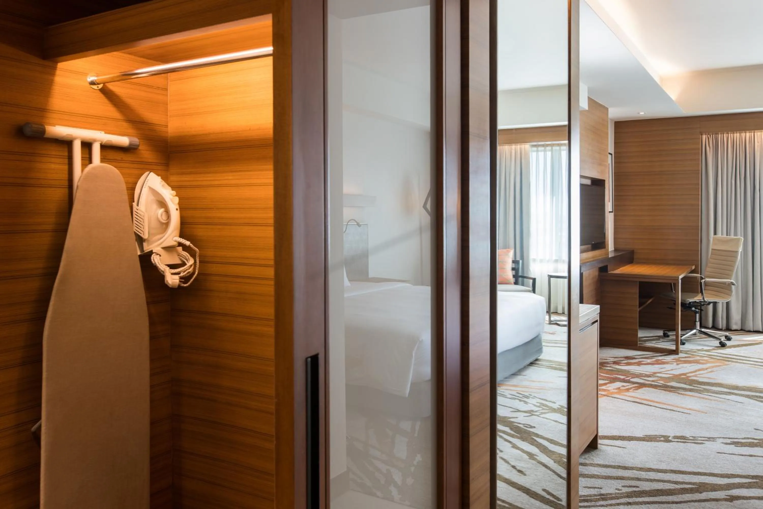 Floor plan, Bed in Radisson Blu Cebu