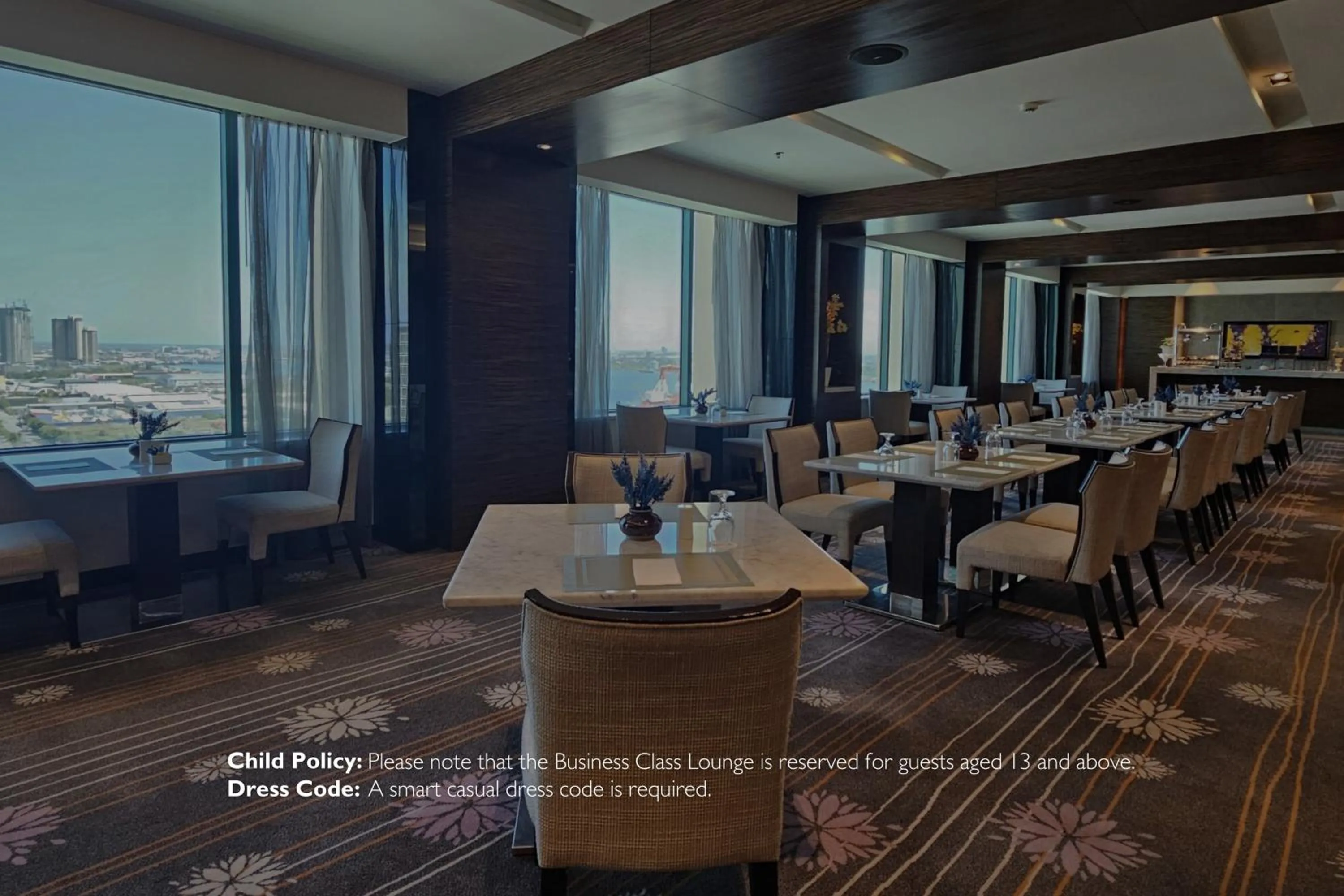 Suite with Lounge access - Harbor View in Radisson Blu Cebu