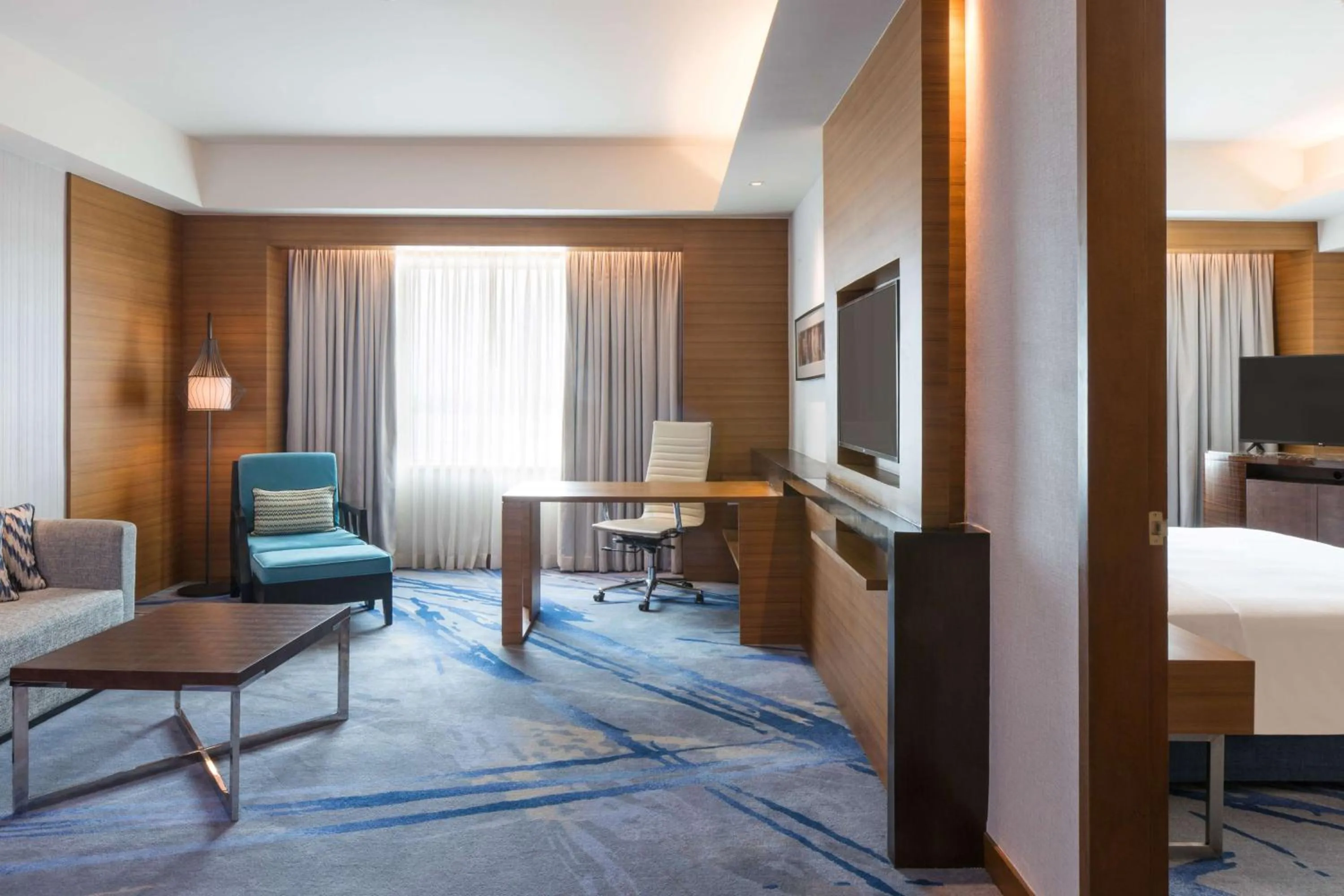 Communal lounge/ TV room, Bed in Radisson Blu Cebu