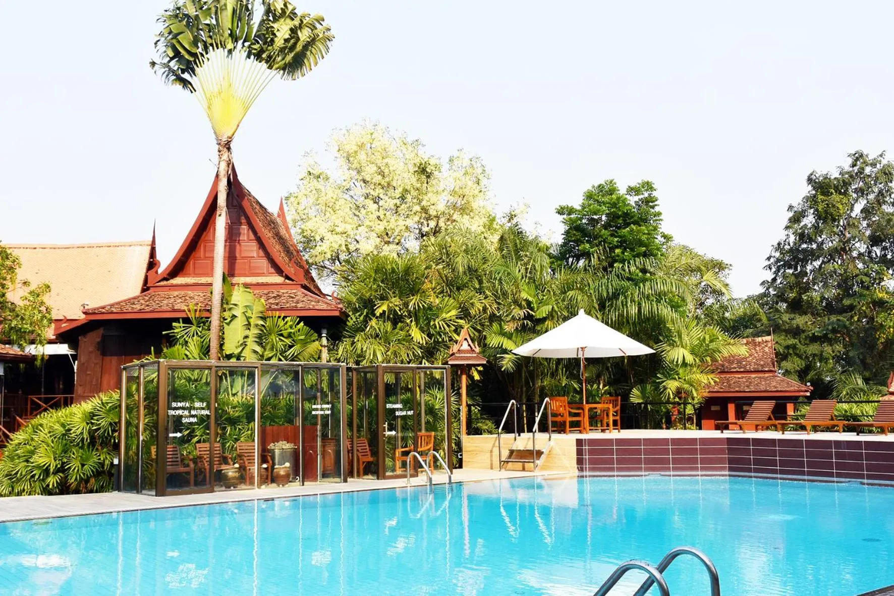 Swimming pool in Sugar Hut Resort & Restaurant