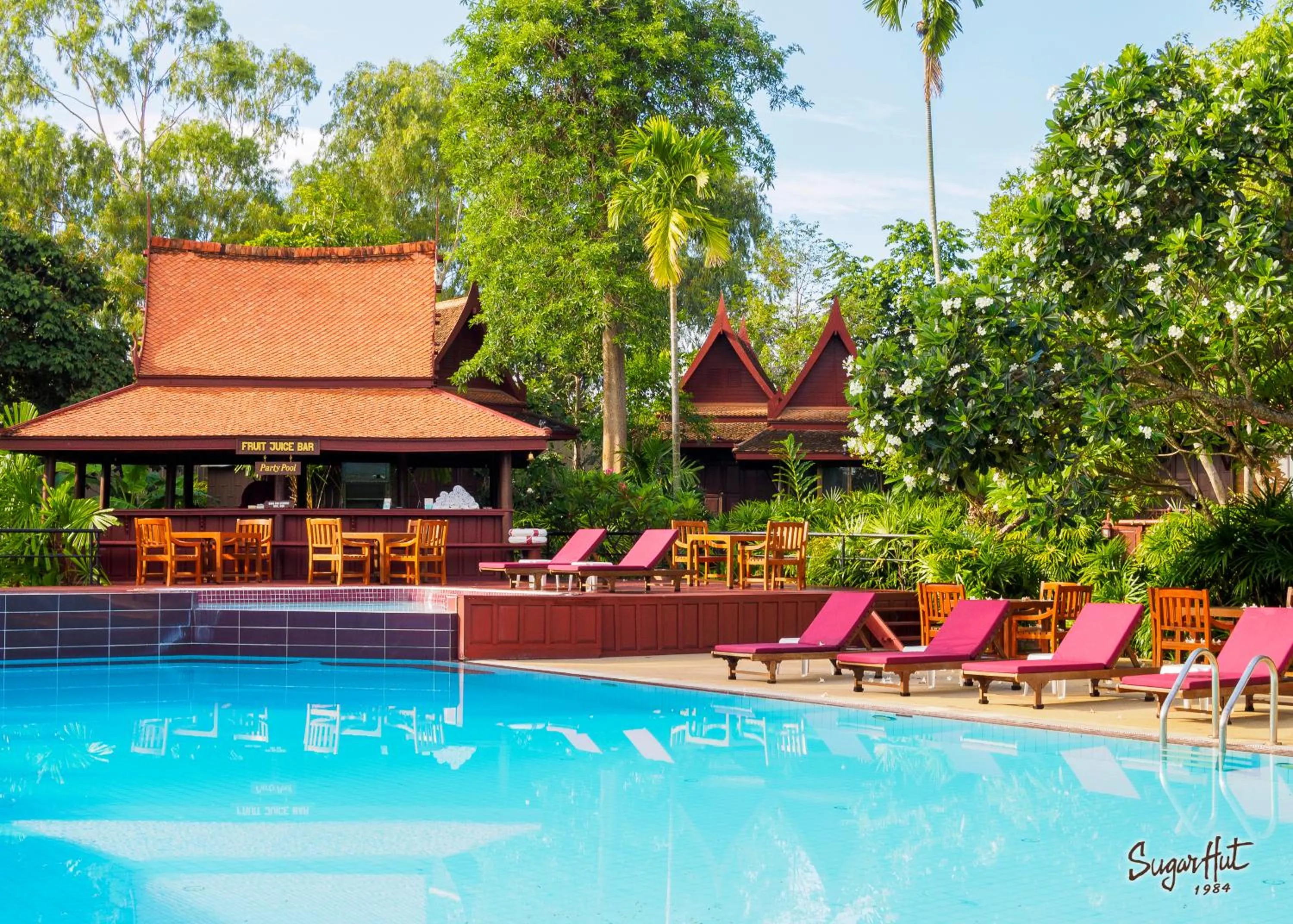 Swimming pool in Sugar Hut Resort & Restaurant