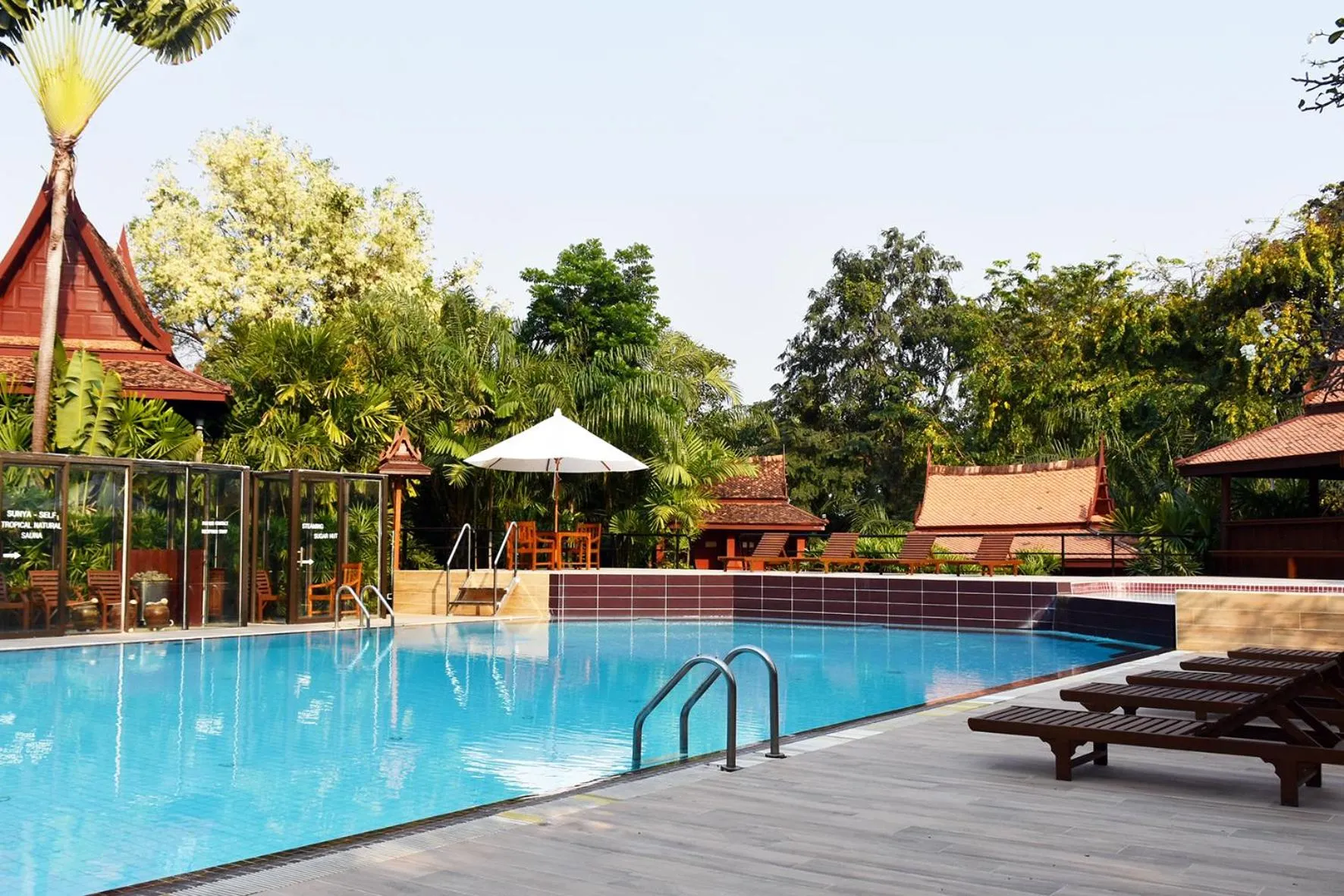 Swimming pool in Sugar Hut Resort & Restaurant