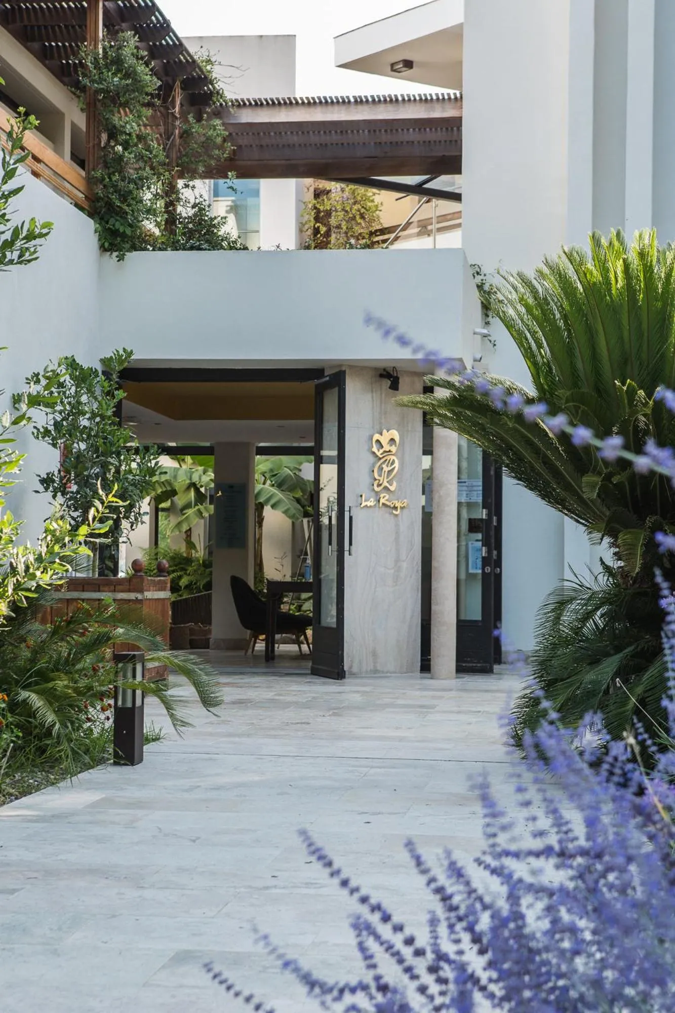 Facade/entrance in Hôtel La Roya