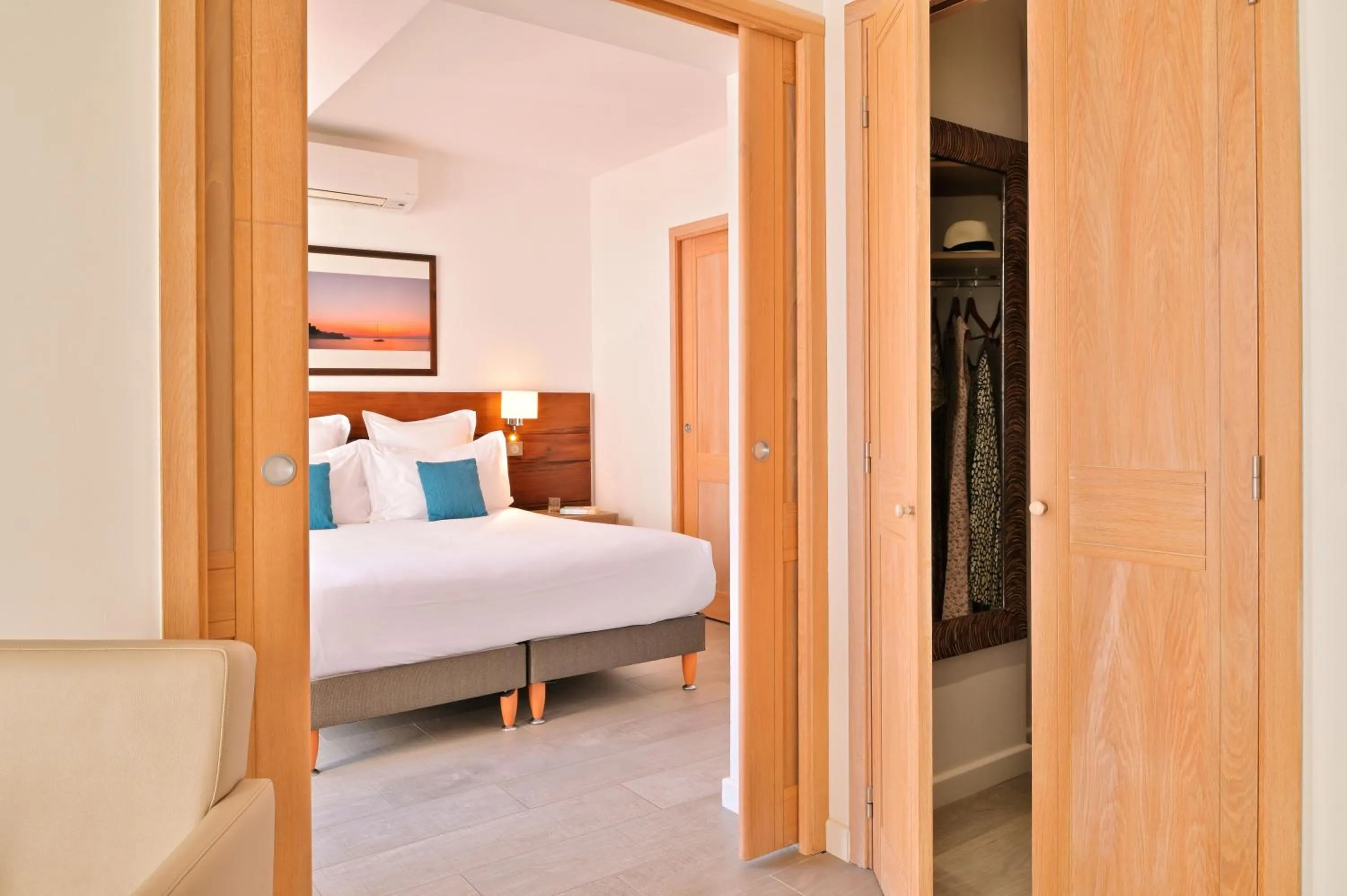 Bed in Hôtel La Roya