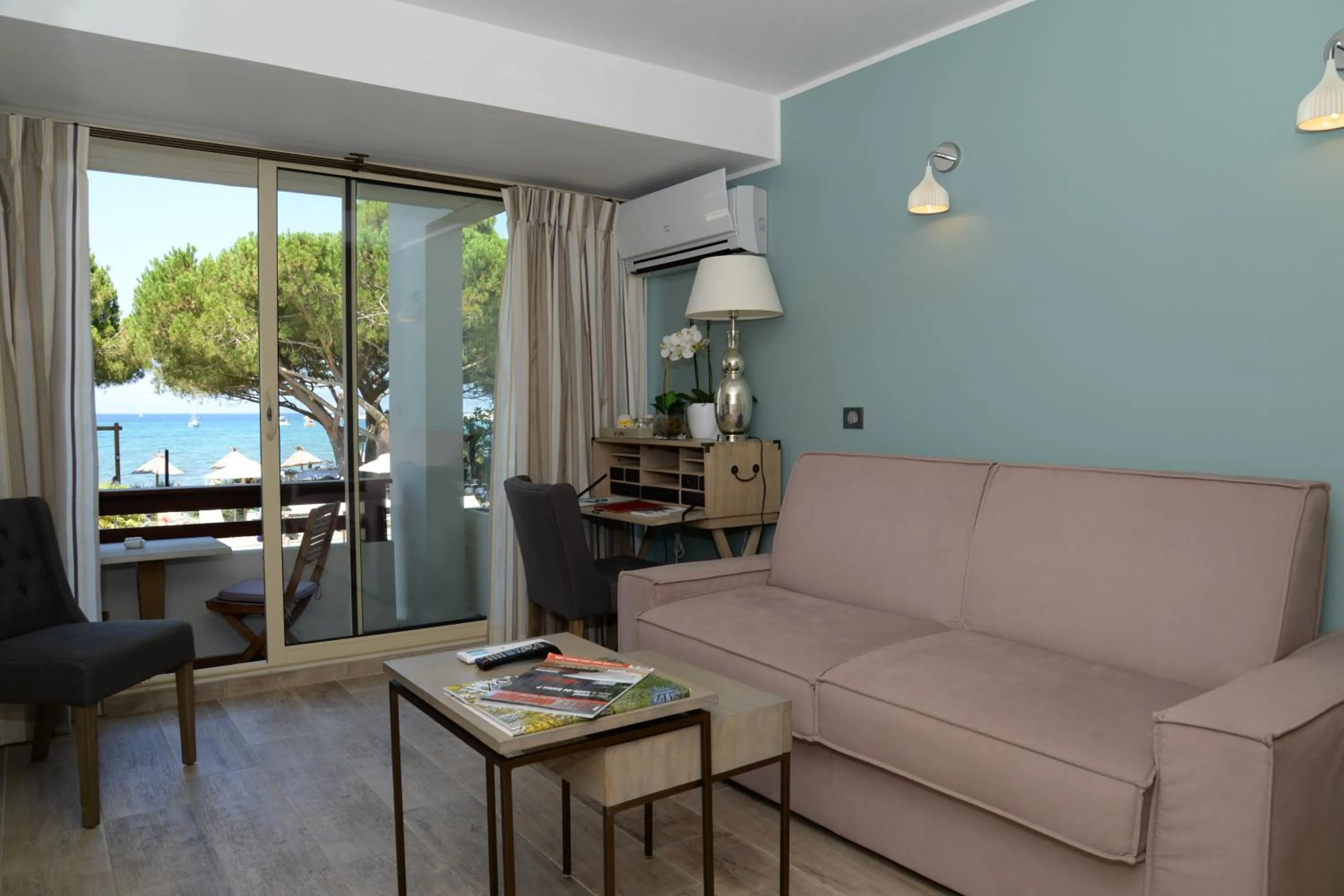 Living room in Hôtel La Roya