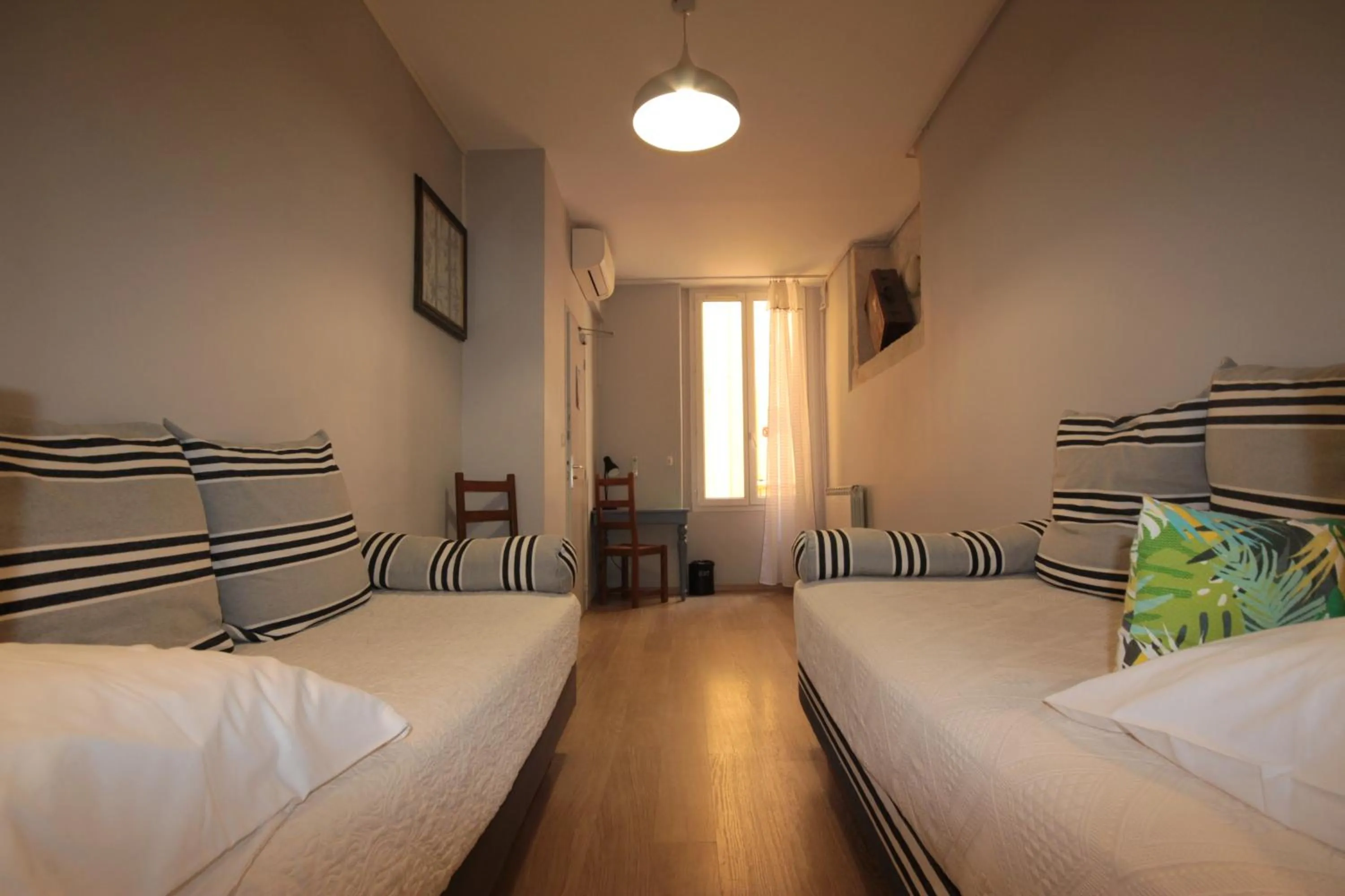 Bed in Hôtel Des Arts, Artisanal et Indépendant