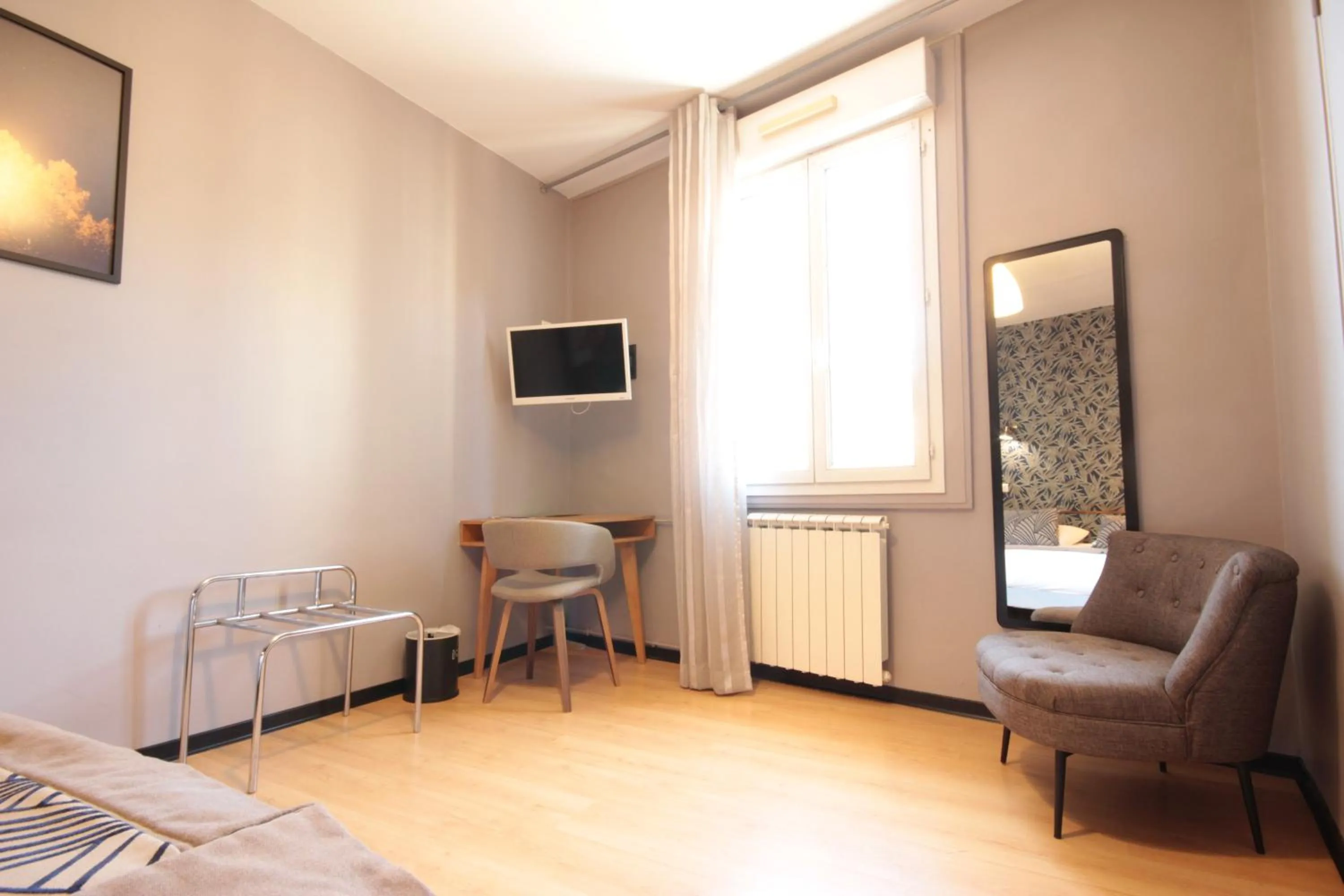 Seating area in Hôtel Des Arts, Artisanal et Indépendant