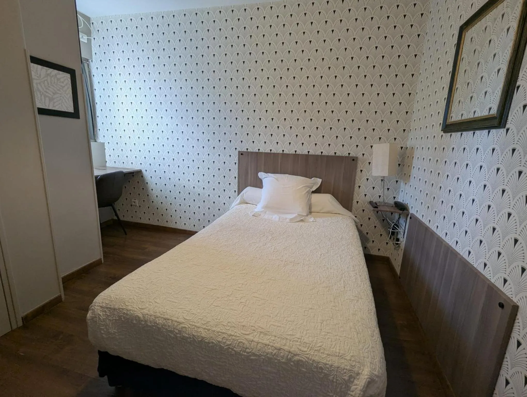 Bedroom, Bed in Hôtel Des Arts, Artisanal et Indépendant