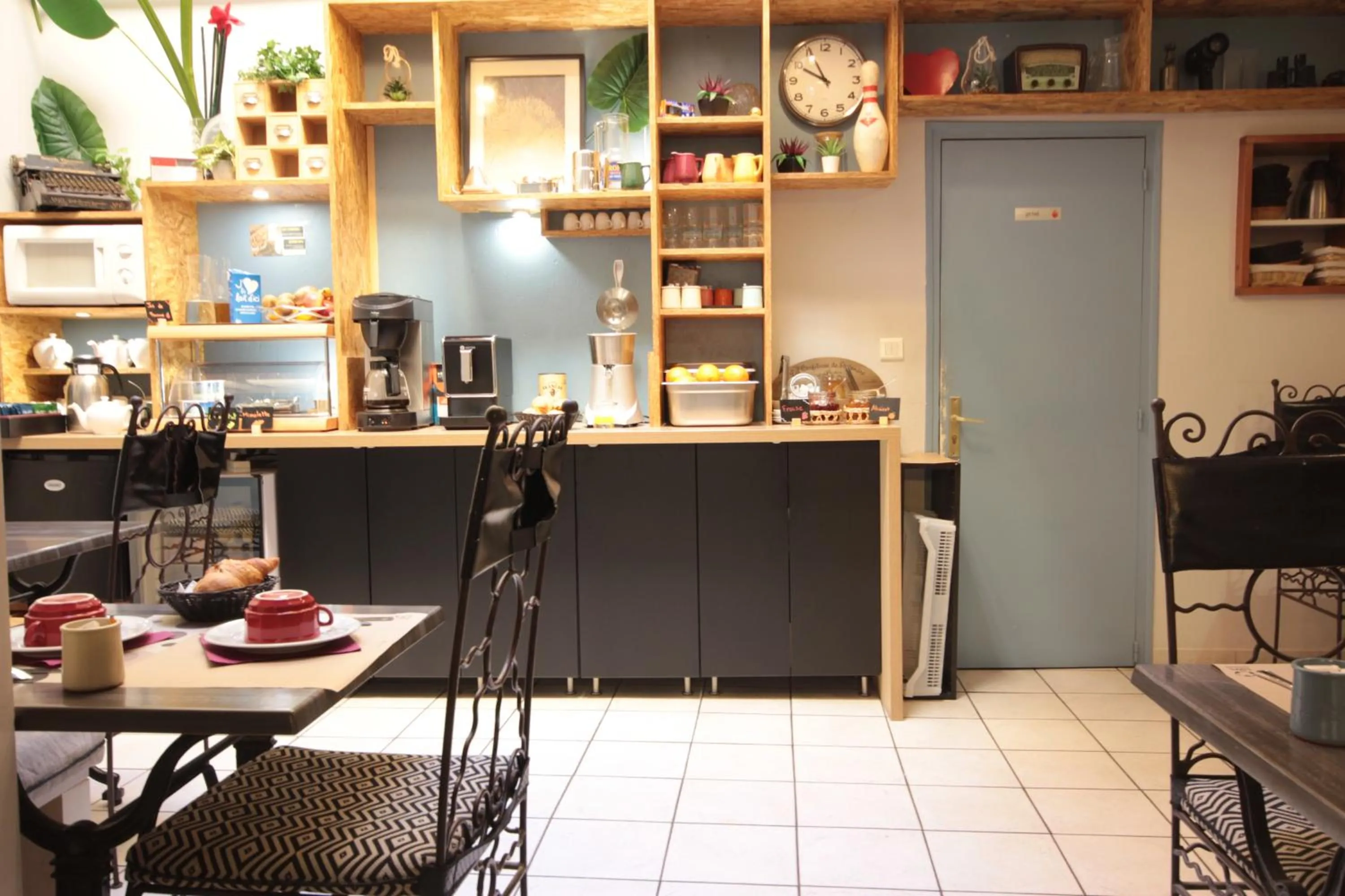 Property building in Hôtel Des Arts, Artisanal et Indépendant