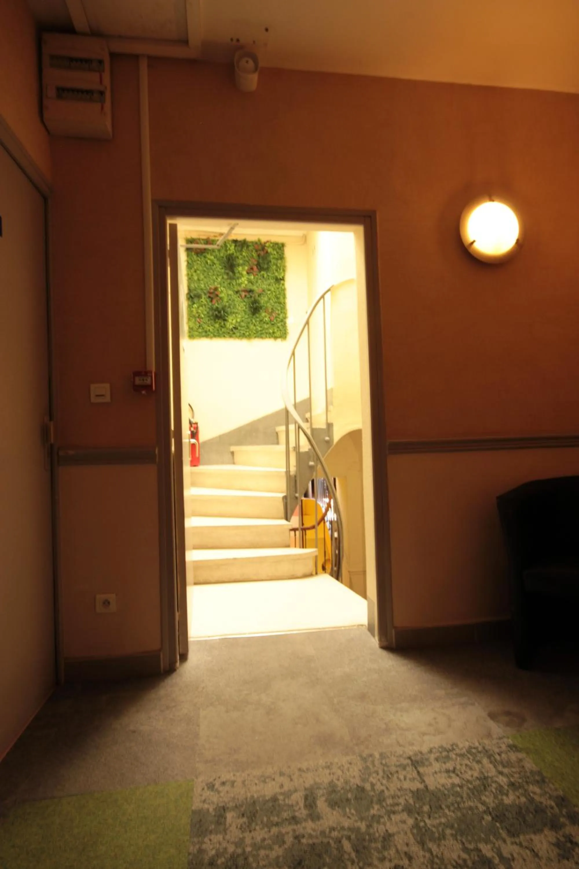 Property building in Hôtel Des Arts, Artisanal et Indépendant