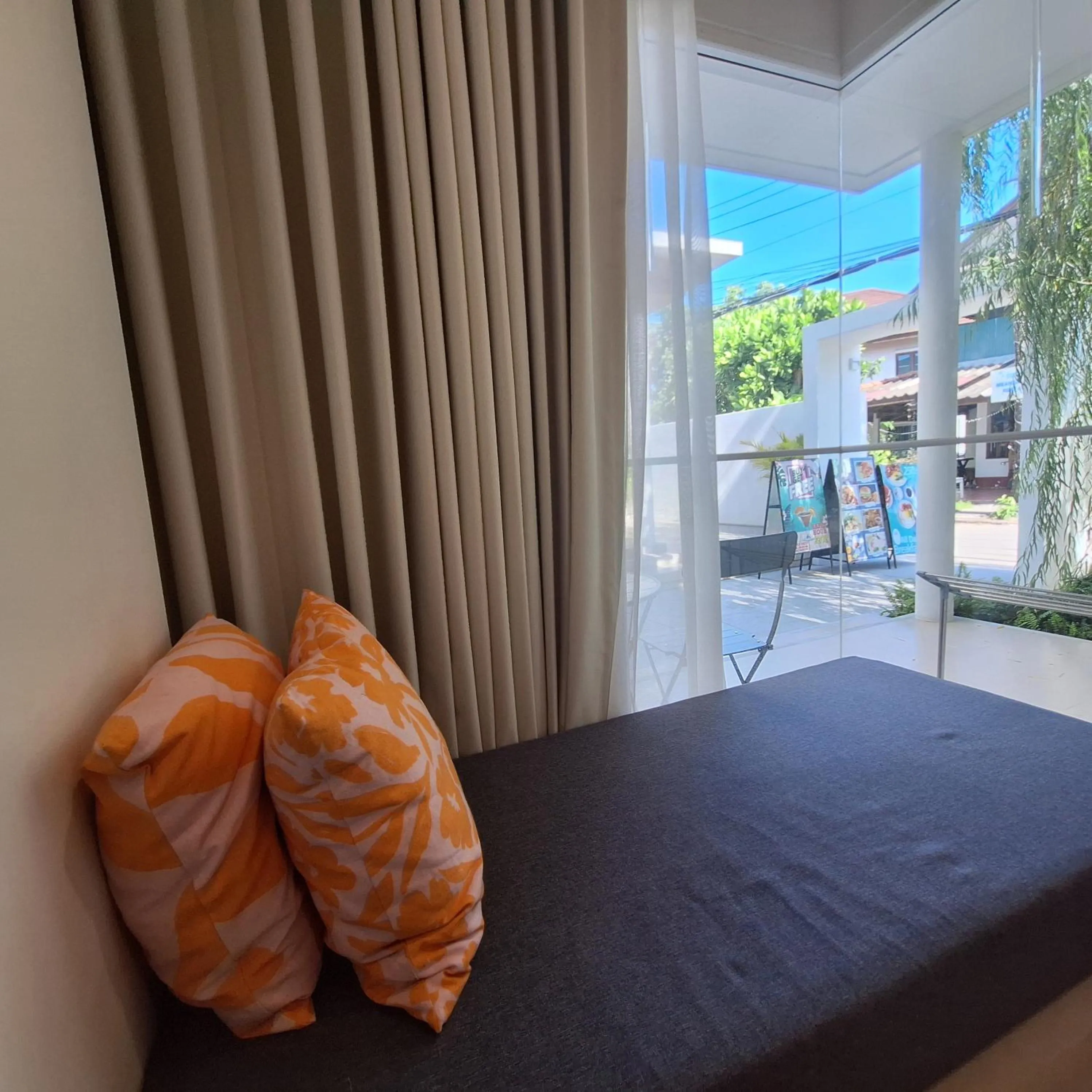 Living room, Bed in Baanfah Resort Samui