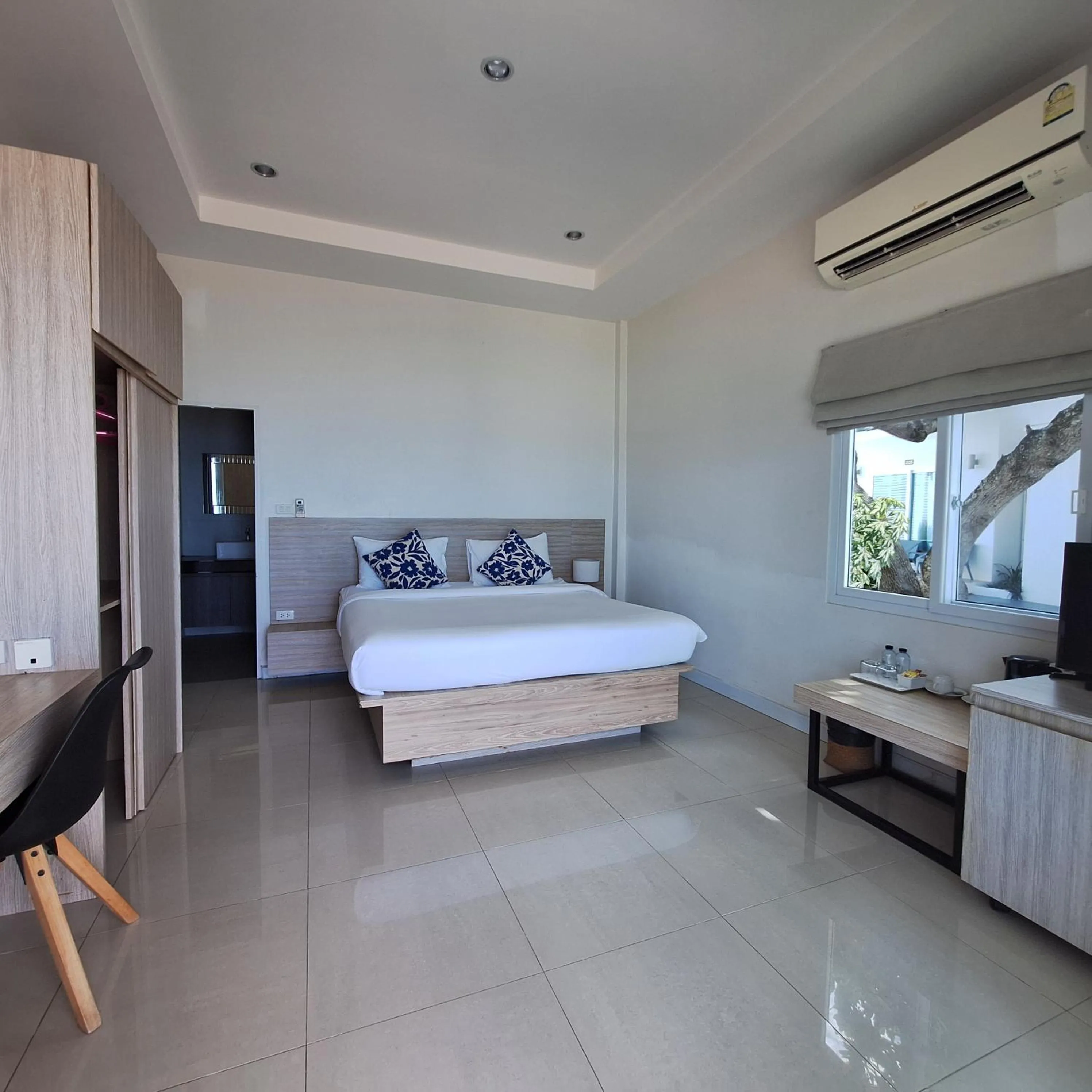 Photo of the whole room, Bed in Baanfah Resort Samui