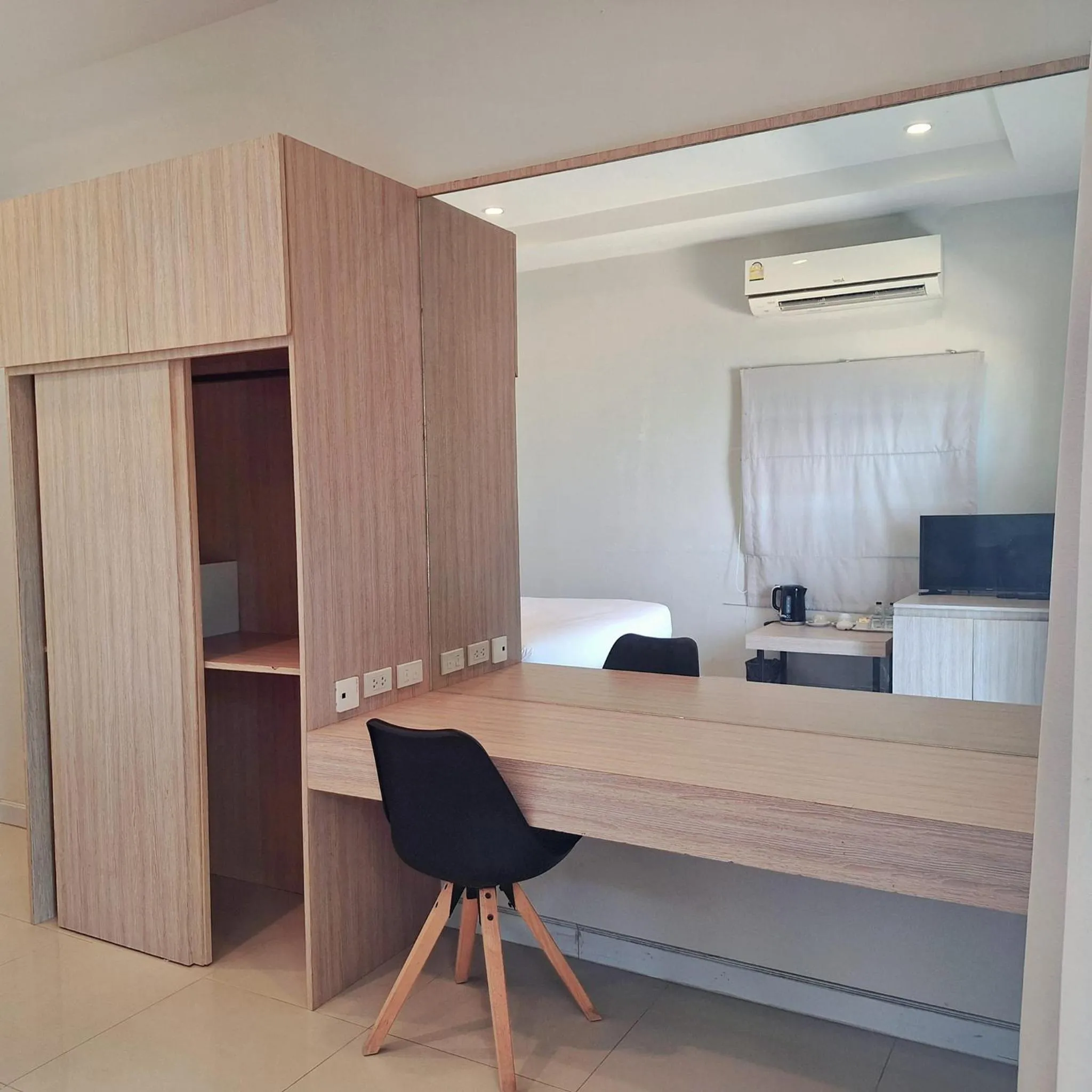 hair dresser in Baanfah Resort Samui