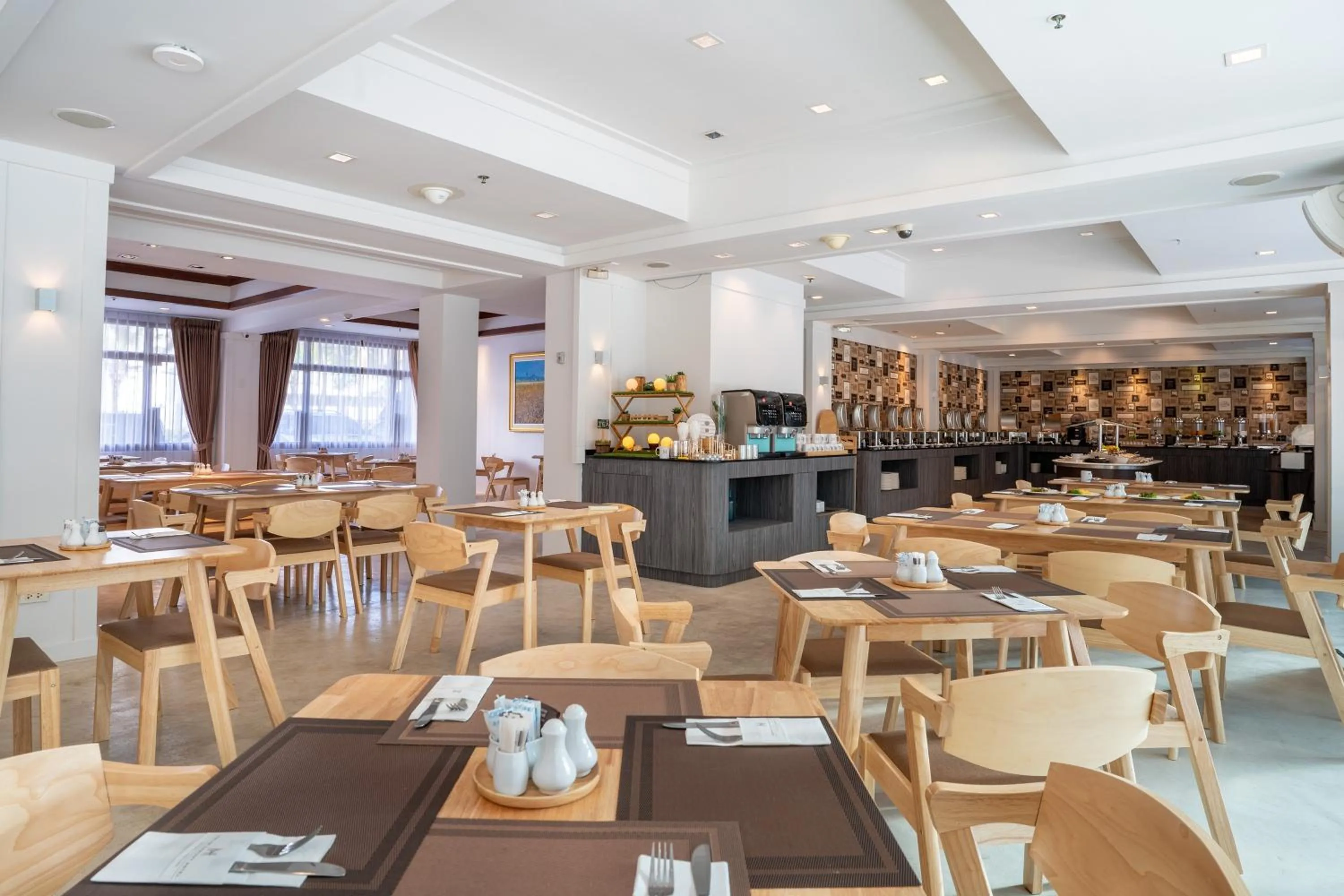 Restaurant/places to eat in Heeton Concept Hotel Pattaya by Compass Hospitality