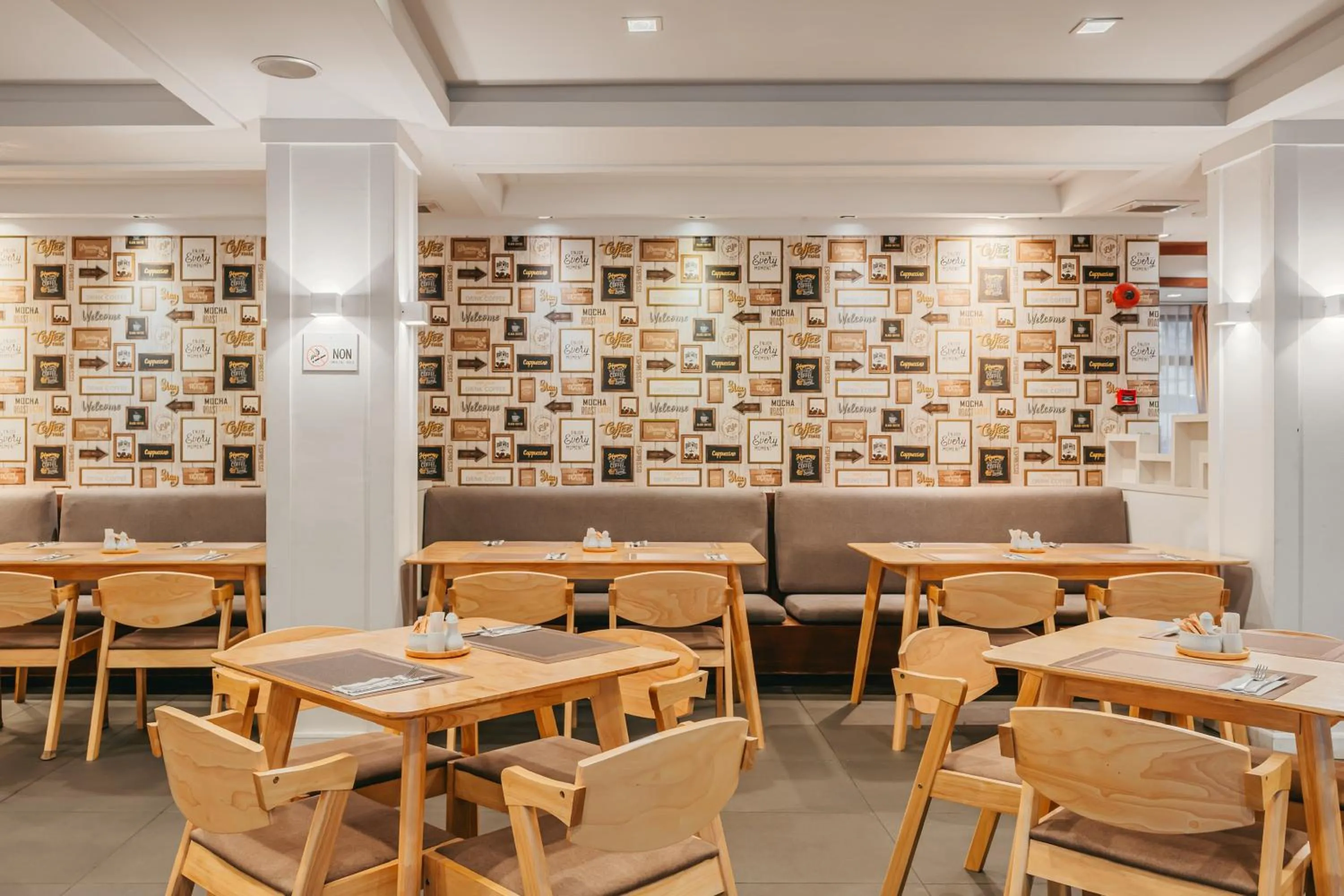 Restaurant/places to eat in Heeton Concept Hotel Pattaya by Compass Hospitality