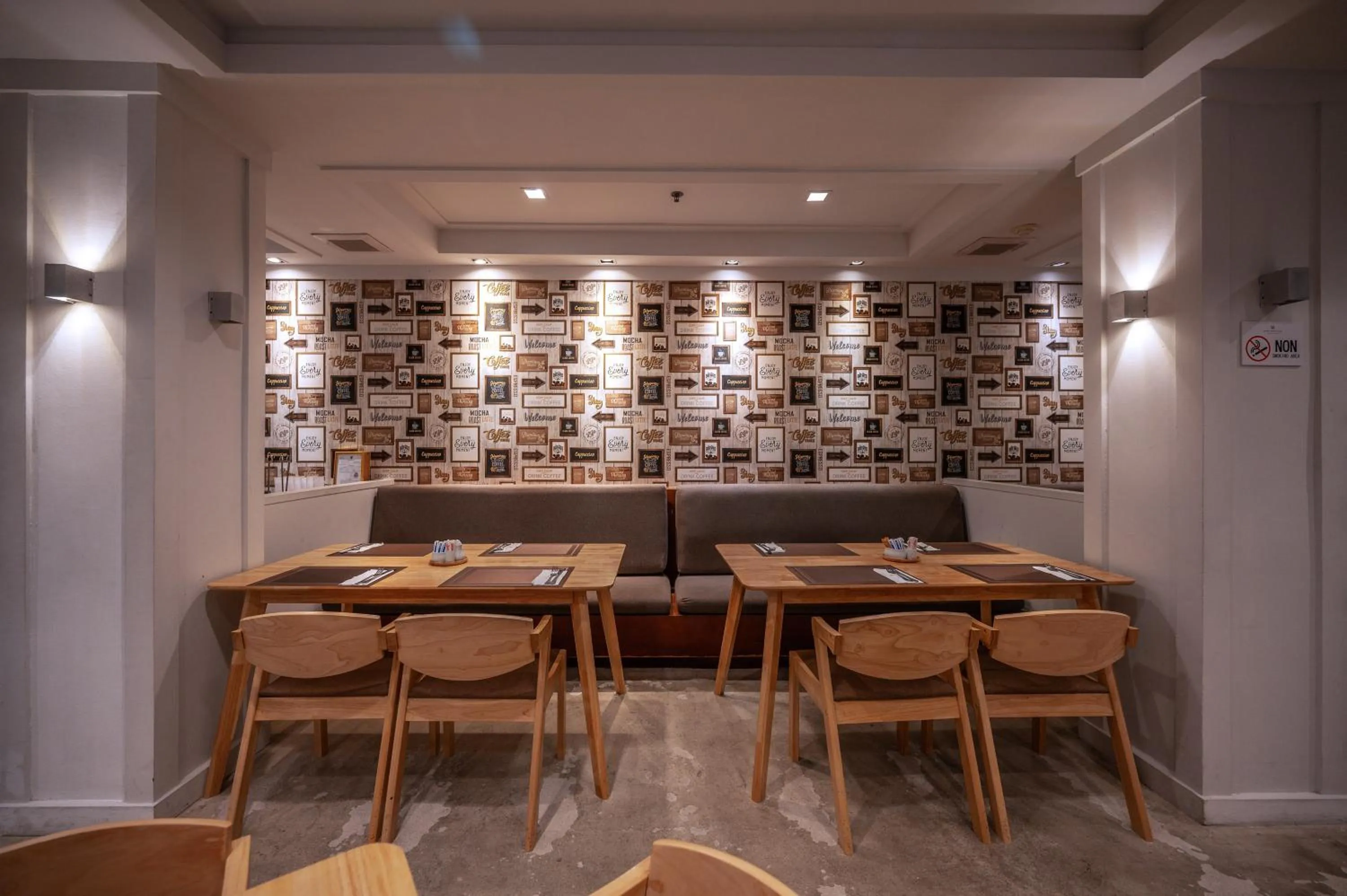 Restaurant/places to eat in Heeton Concept Hotel Pattaya by Compass Hospitality