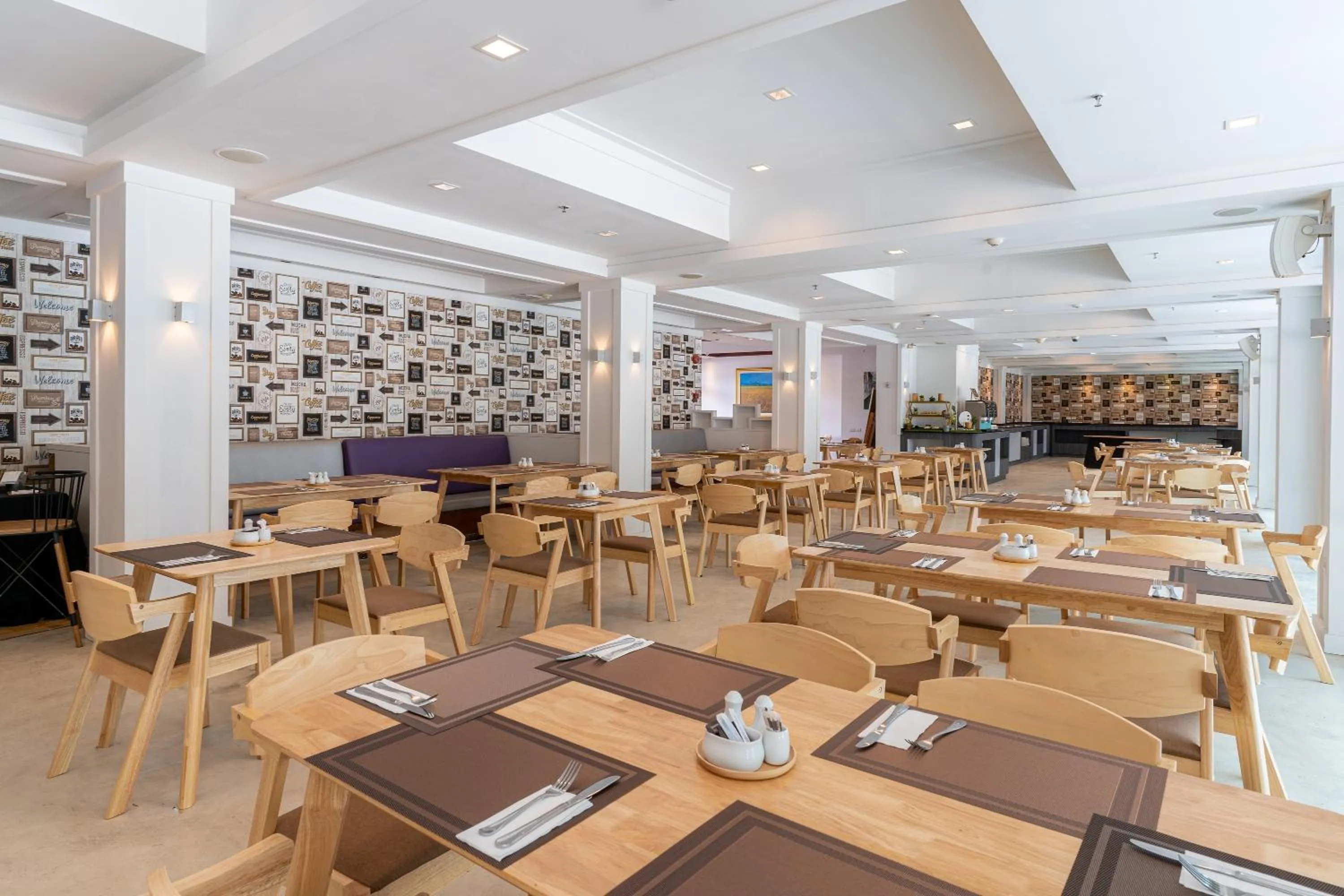 Restaurant/places to eat in Heeton Concept Hotel Pattaya by Compass Hospitality