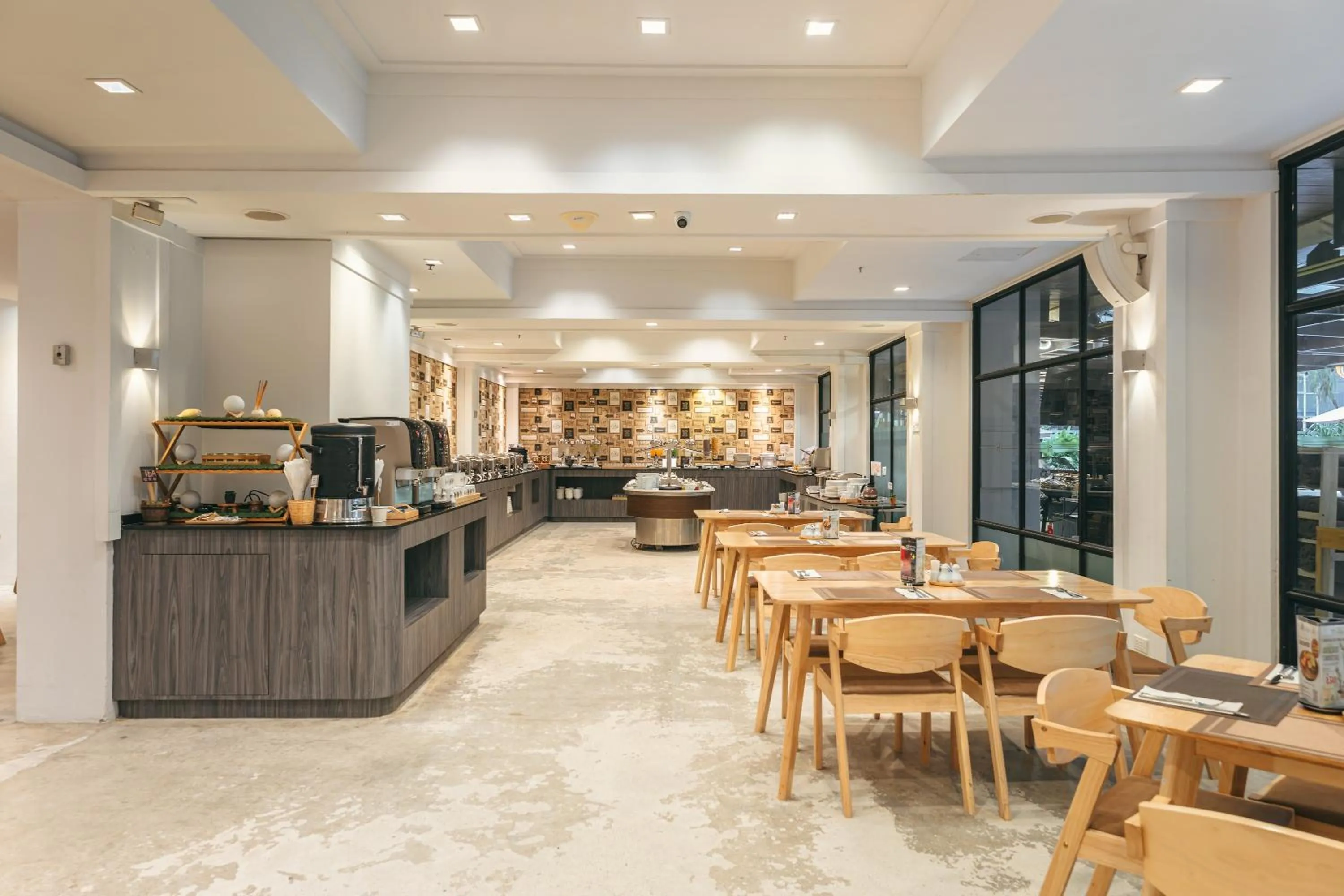 Restaurant/places to eat in Heeton Concept Hotel Pattaya by Compass Hospitality