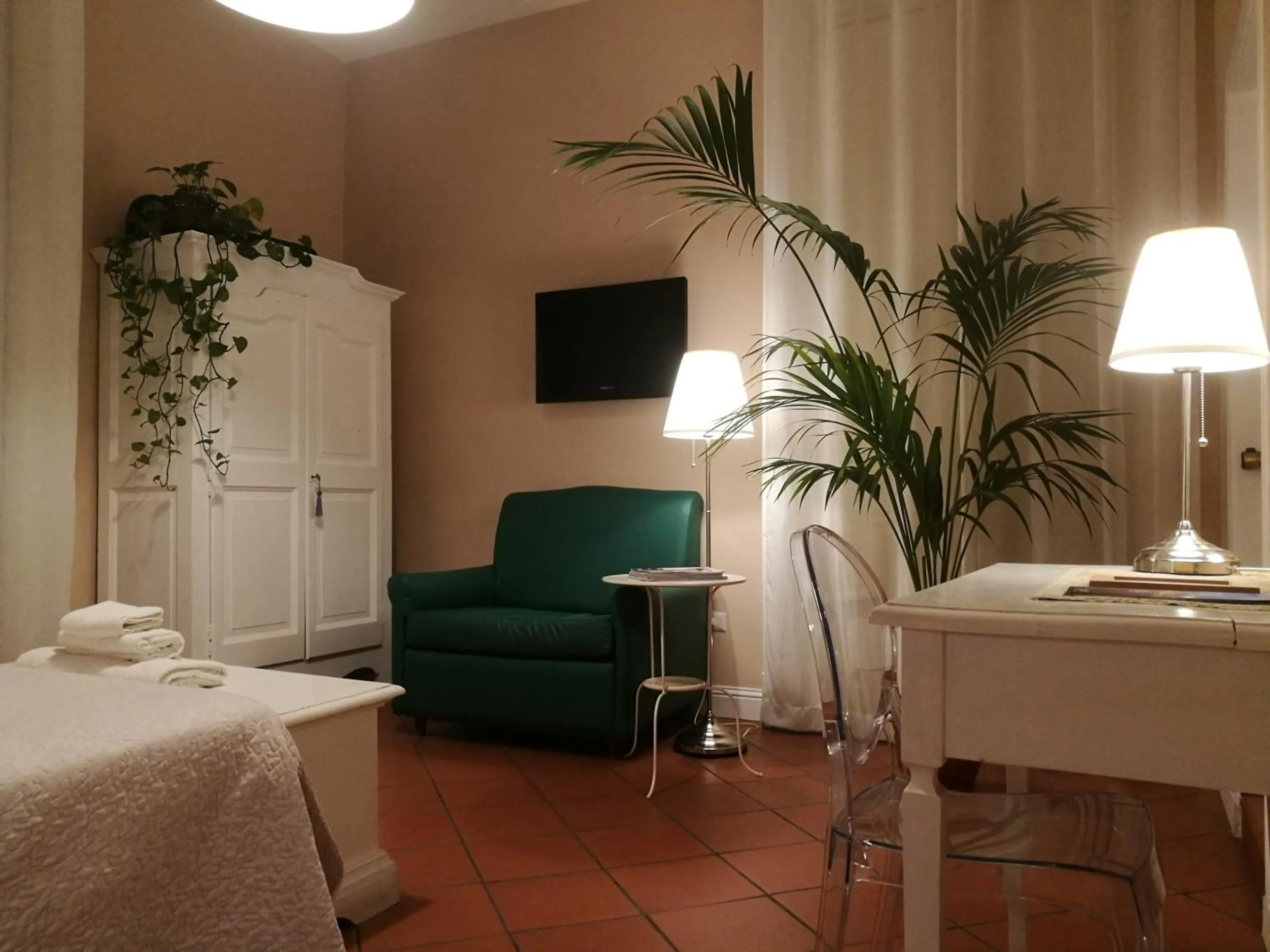 Photo of the whole room in Bed morelli 49 , chiaia