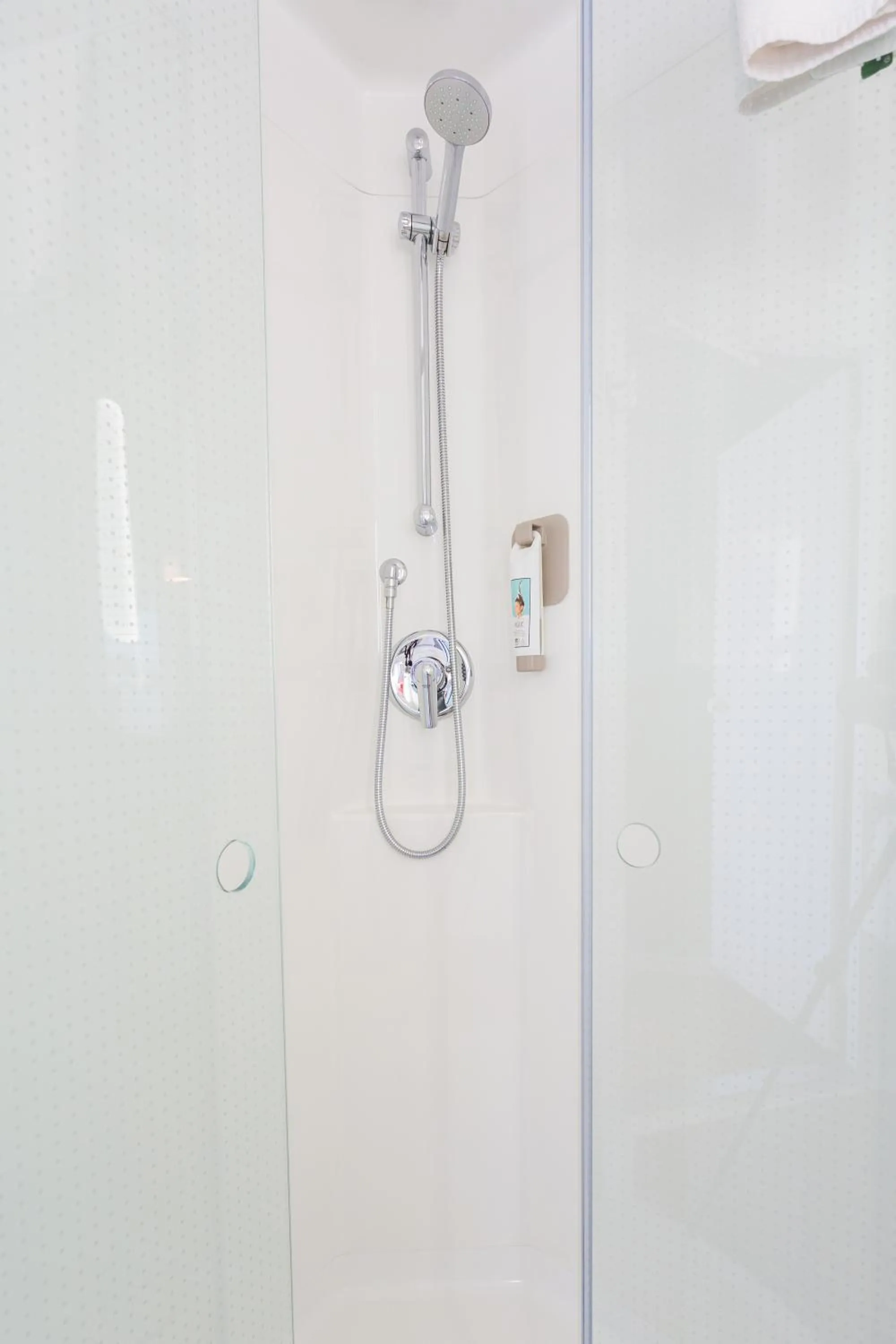 Bathroom in Ibis Elche