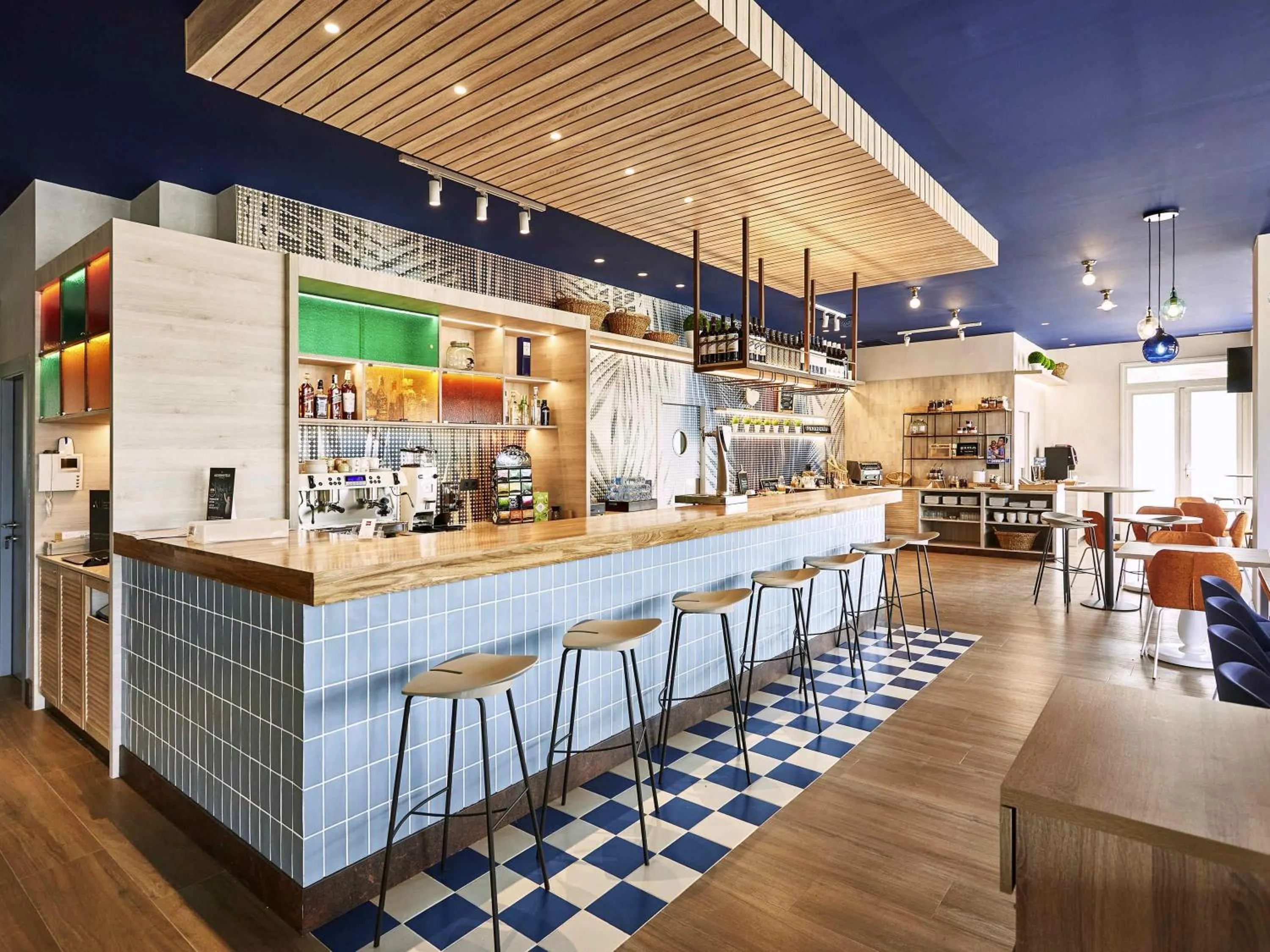 Lounge or bar in Ibis Elche