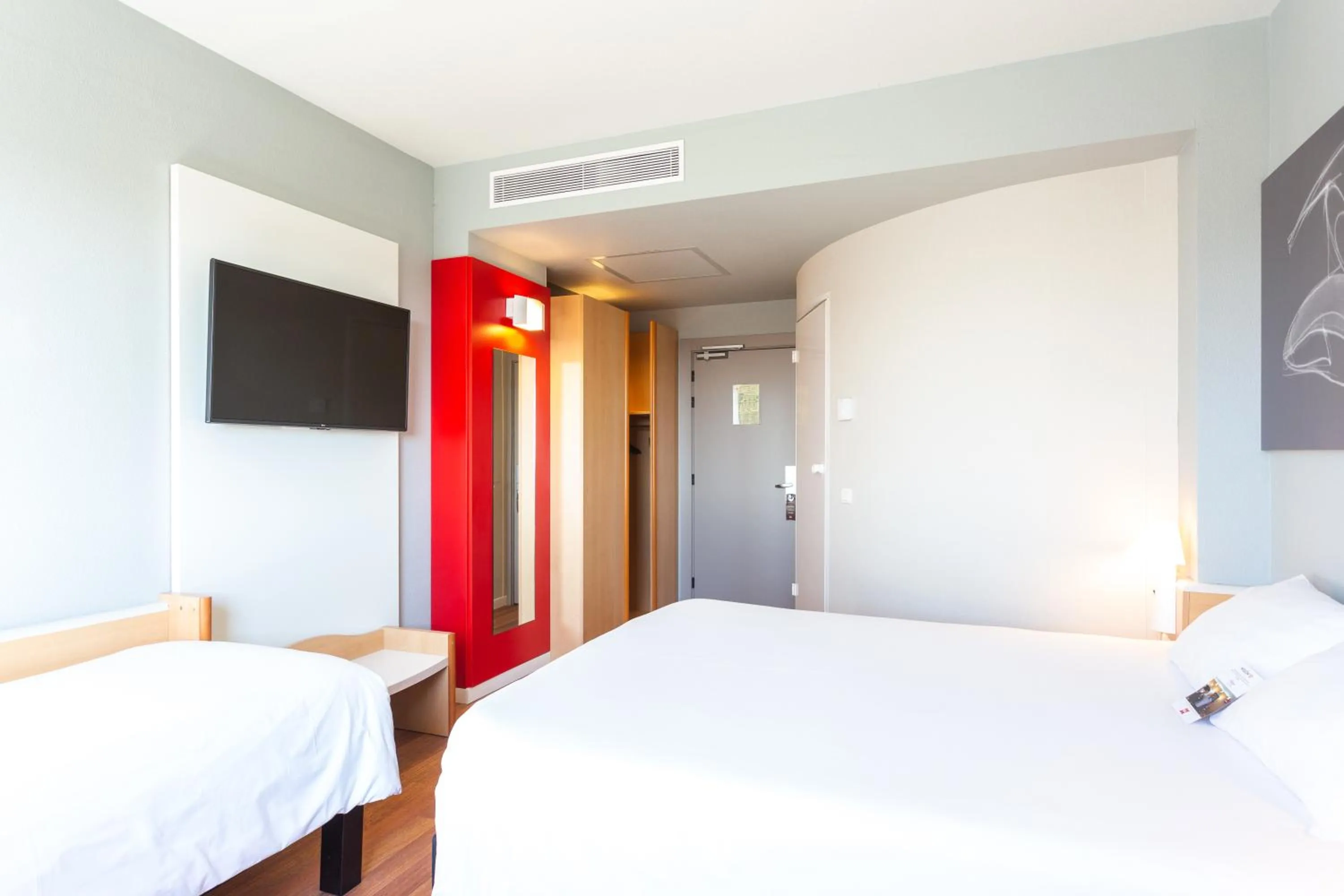 Bed in Ibis Elche