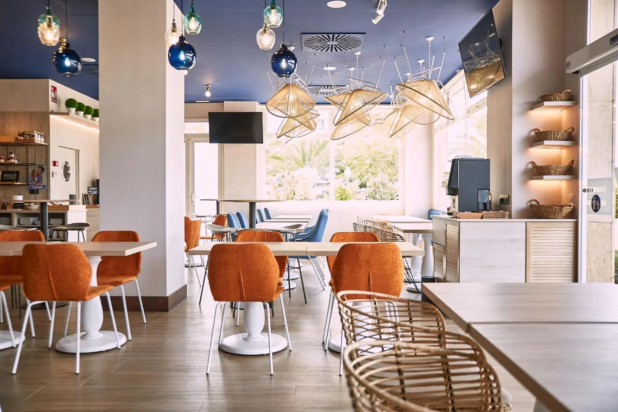 Restaurant/places to eat in Ibis Elche