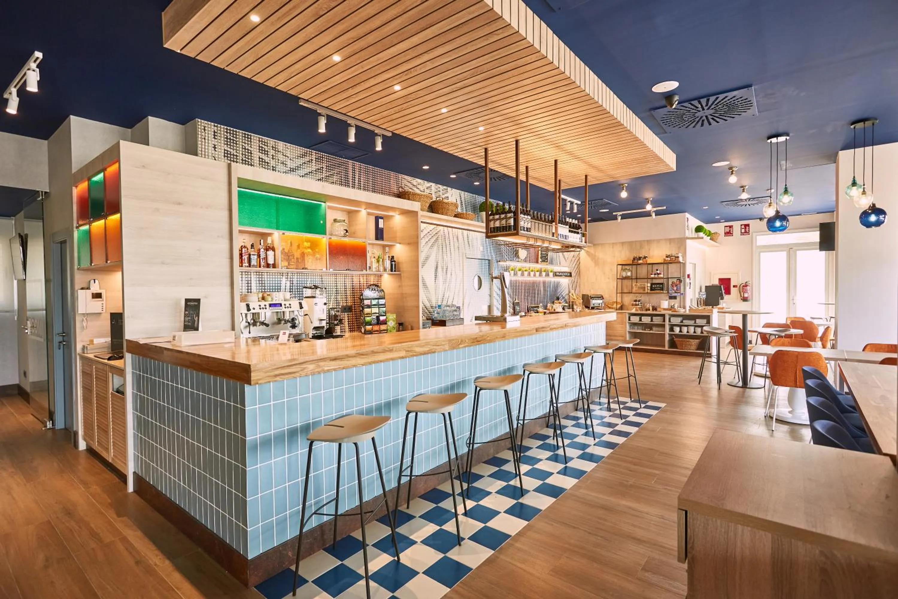 Lounge or bar in Ibis Elche