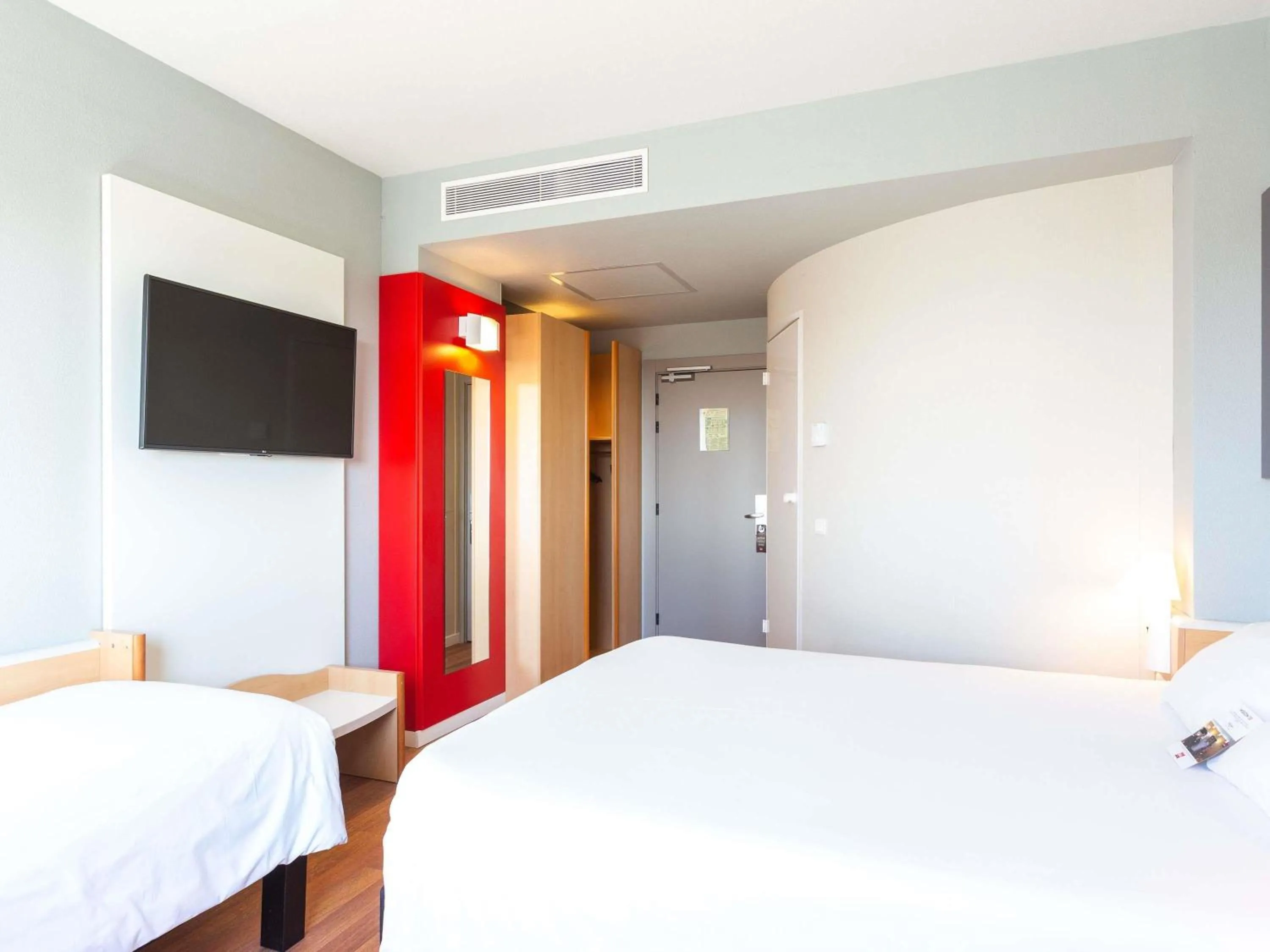 Bedroom, Bed in Ibis Elche