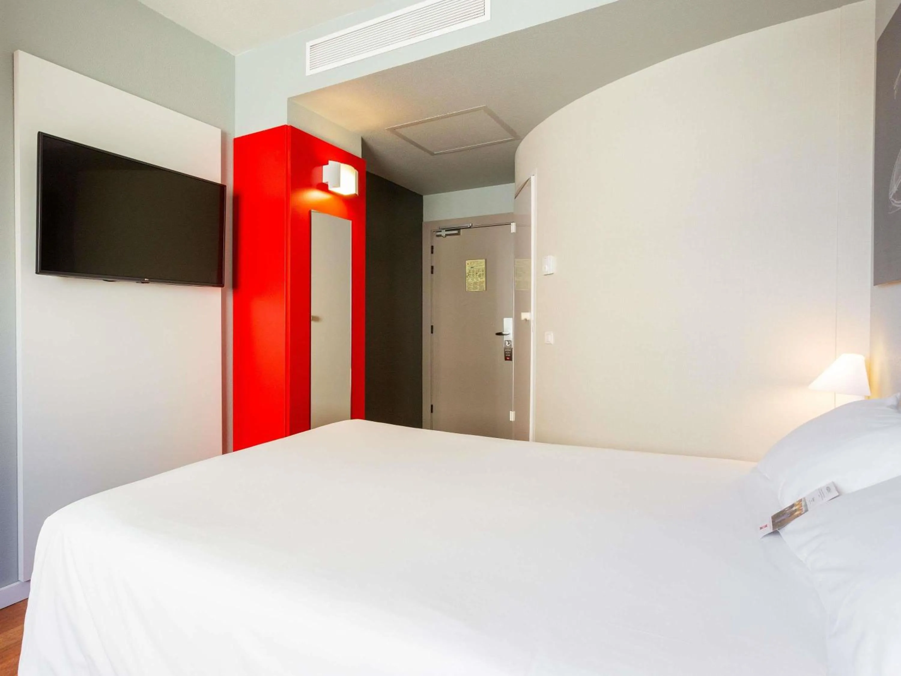 Bedroom, Bed in Ibis Elche