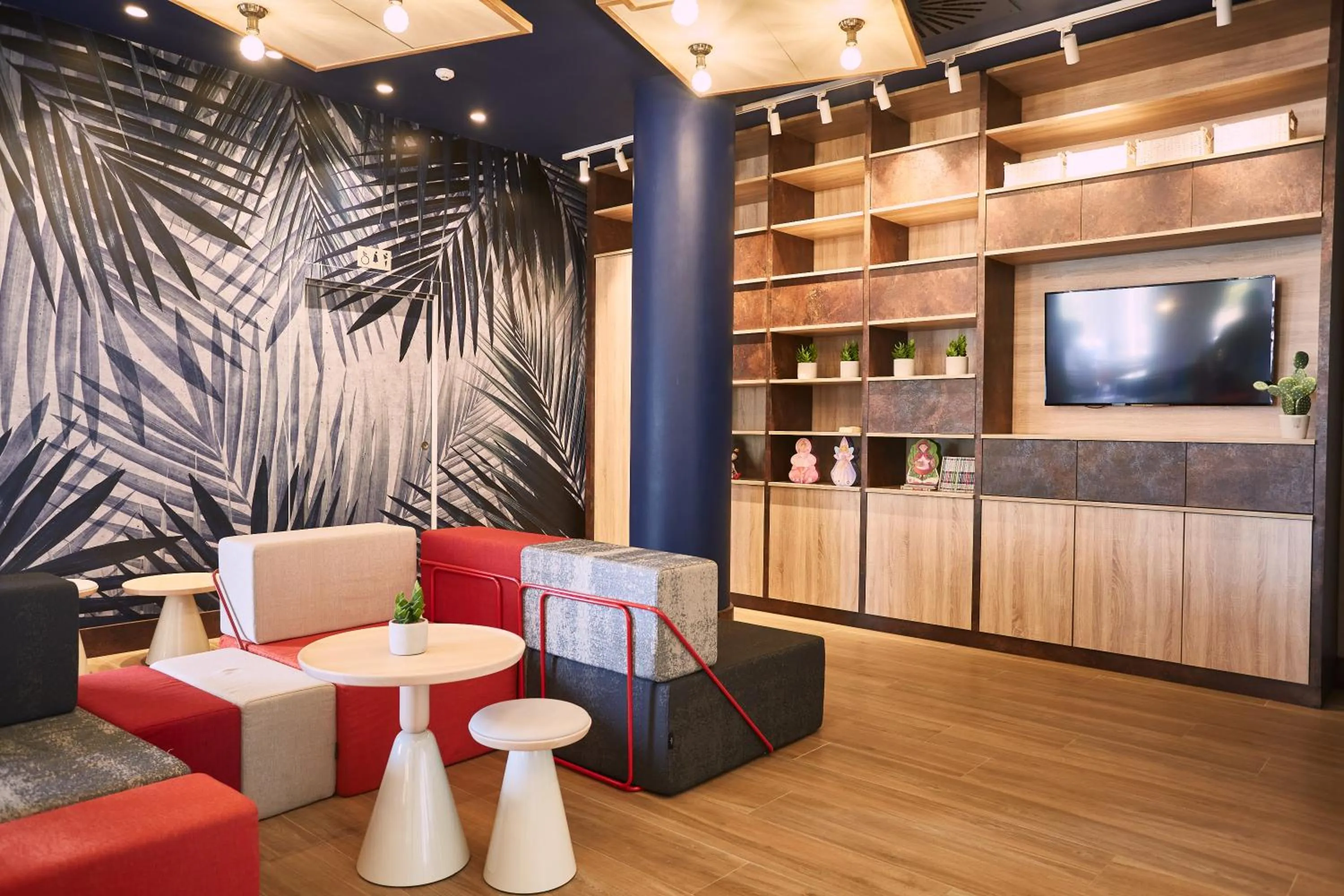 Living room in Ibis Elche