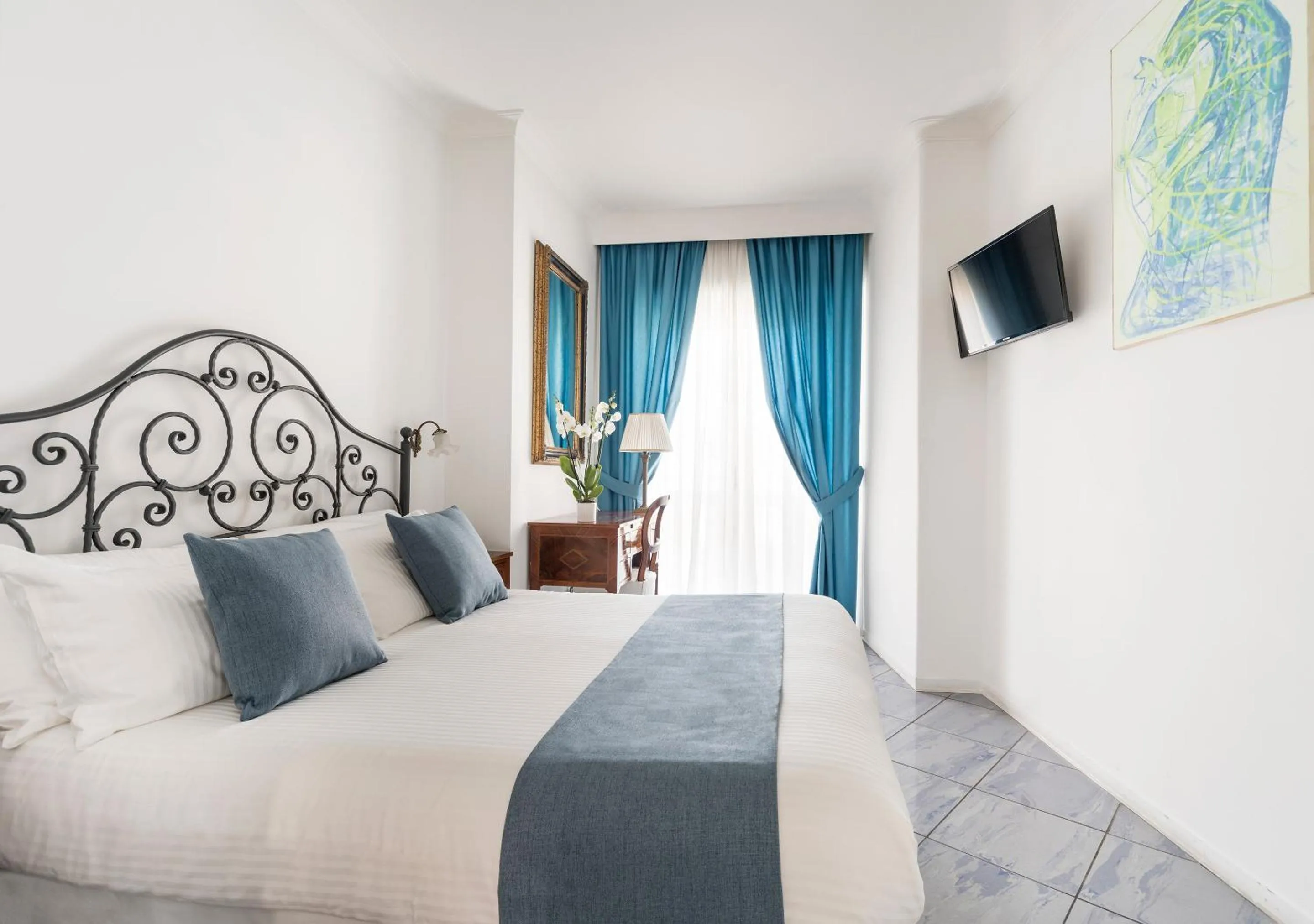 Decorative detail, Bed in Fiorentini Residence NAPOLI