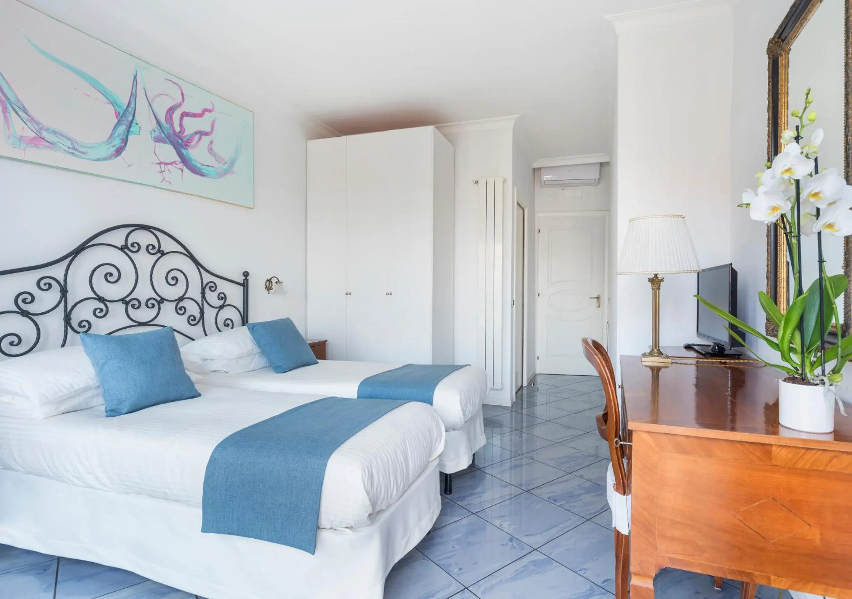 Superior Double Room in Fiorentini Residence NAPOLI Superior Double Room in Fiorentini Residence NAPOLI