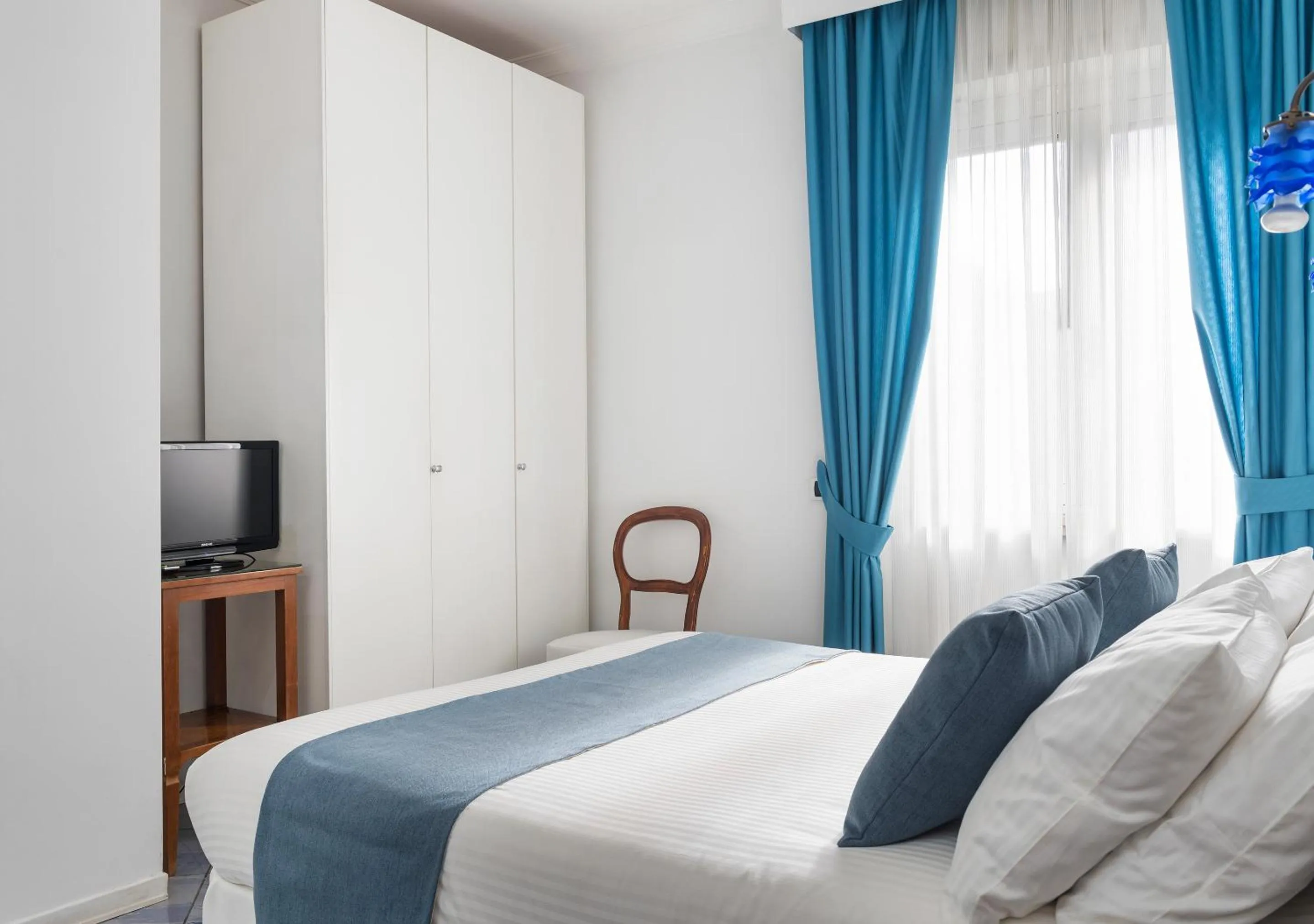 TV and multimedia, Bed in Fiorentini Residence NAPOLI