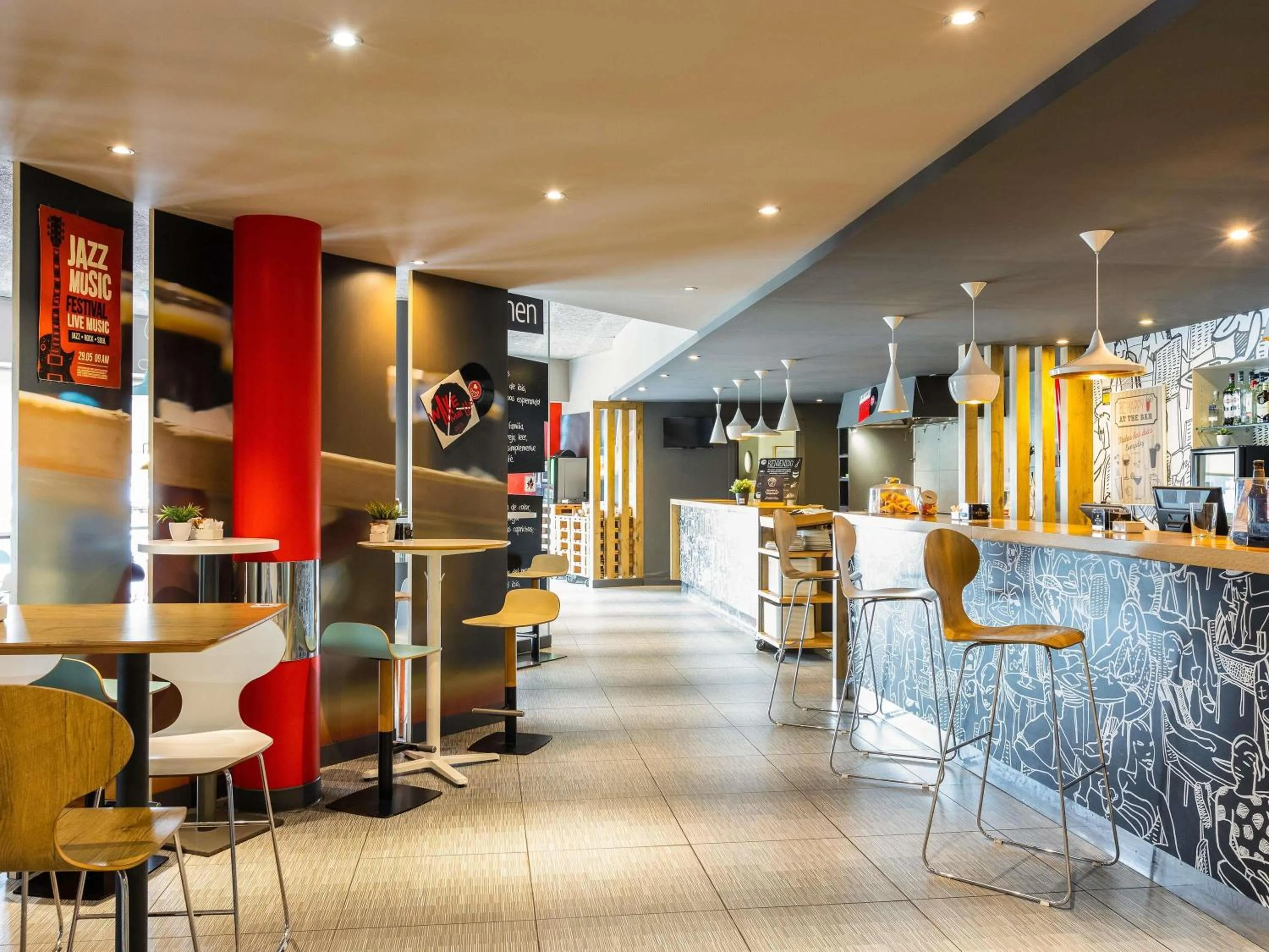 Lounge or bar in Ibis Bilbao Barakaldo