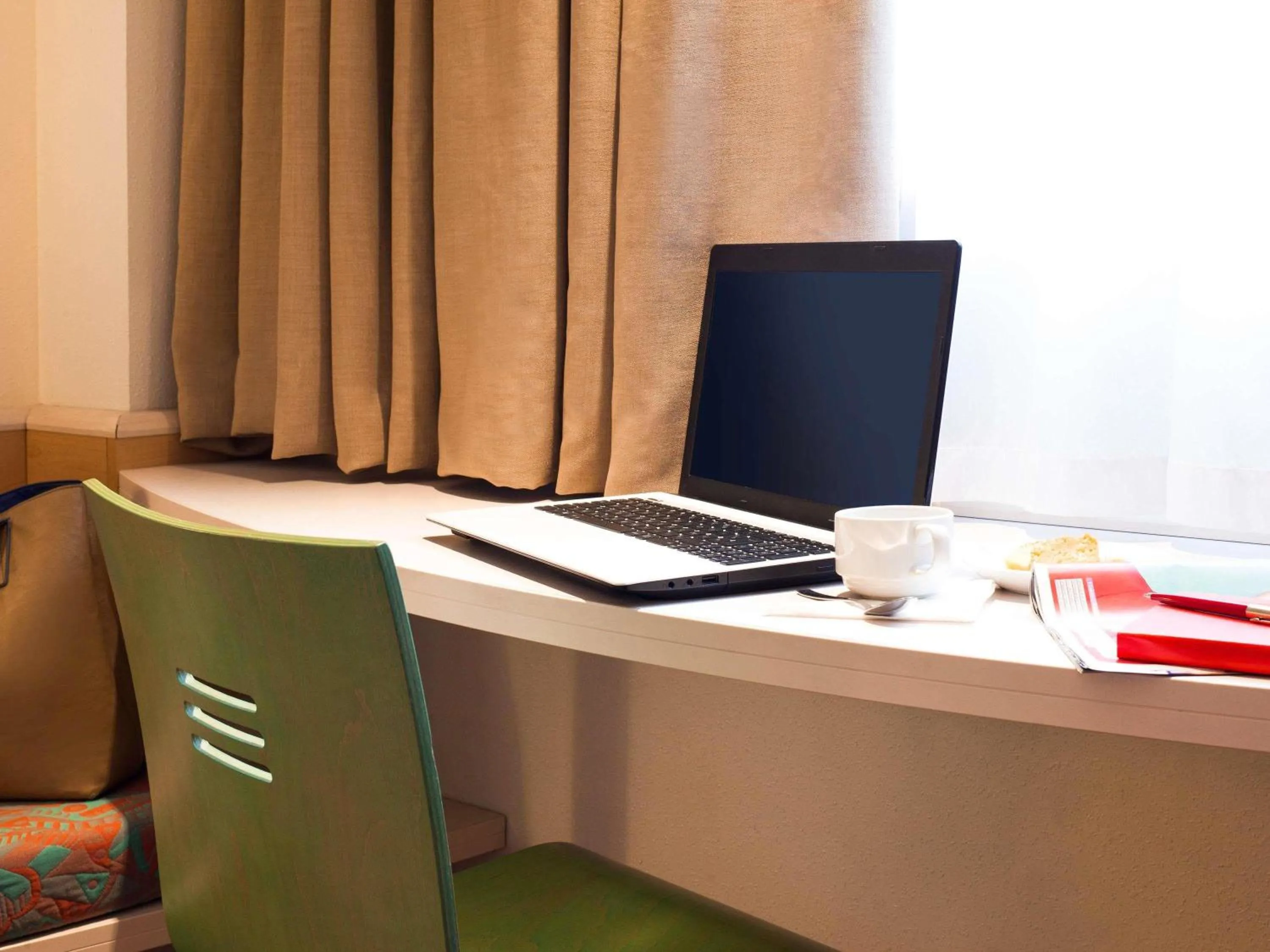 Bedroom in Ibis Bilbao Barakaldo