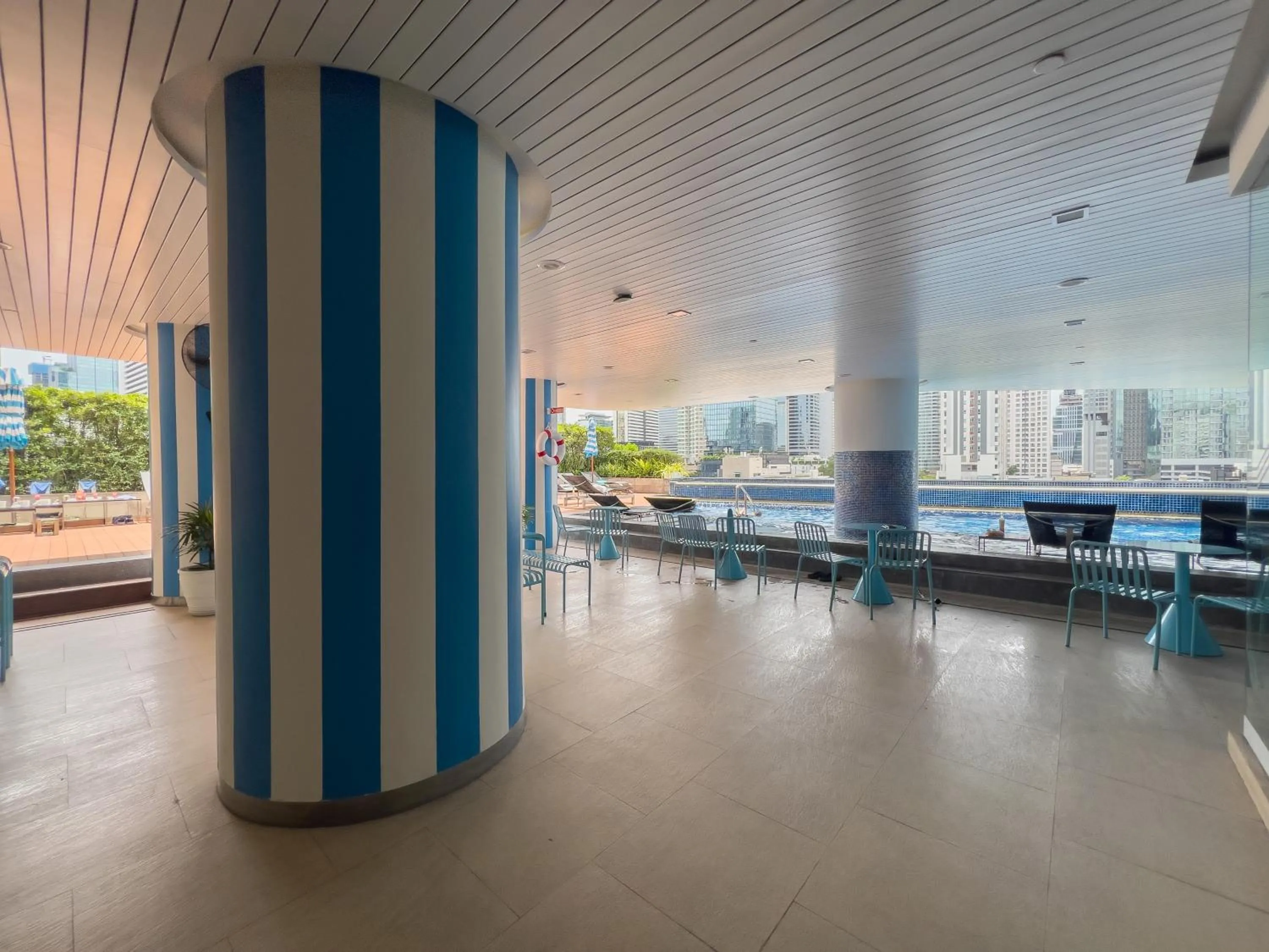 Swimming pool in Pullman Bangkok Hotel G