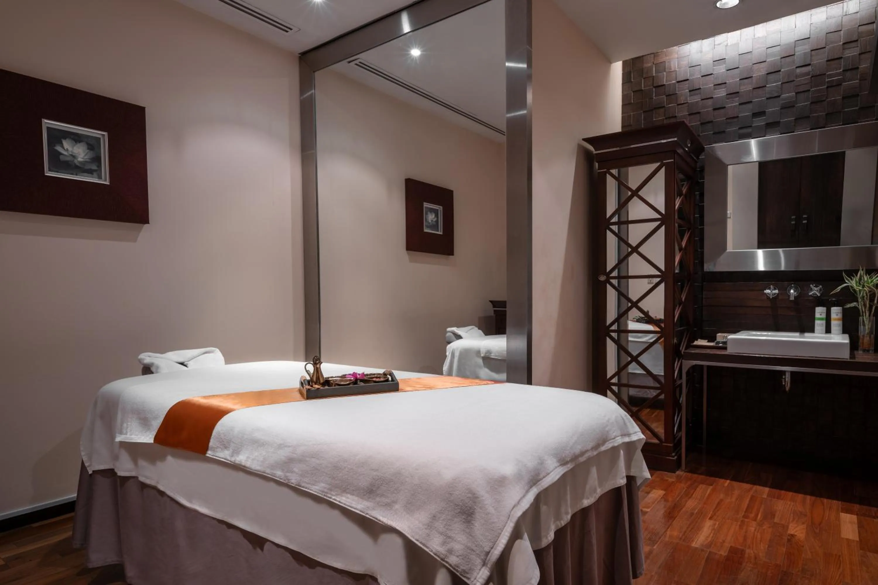 Spa and wellness centre/facilities, Bed in Pullman Bangkok Hotel G