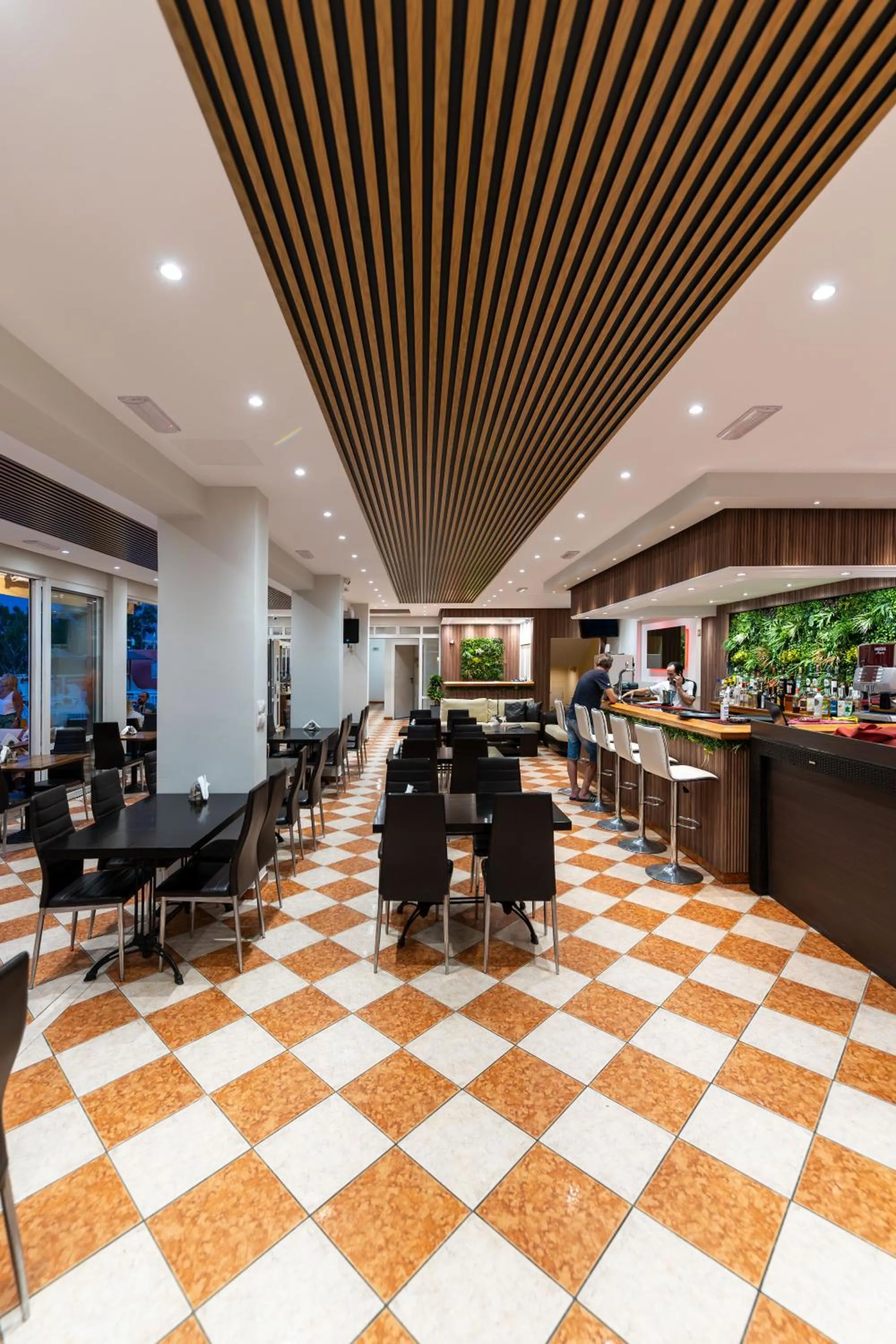 Restaurant/places to eat in Angelina Hotel & Apartments