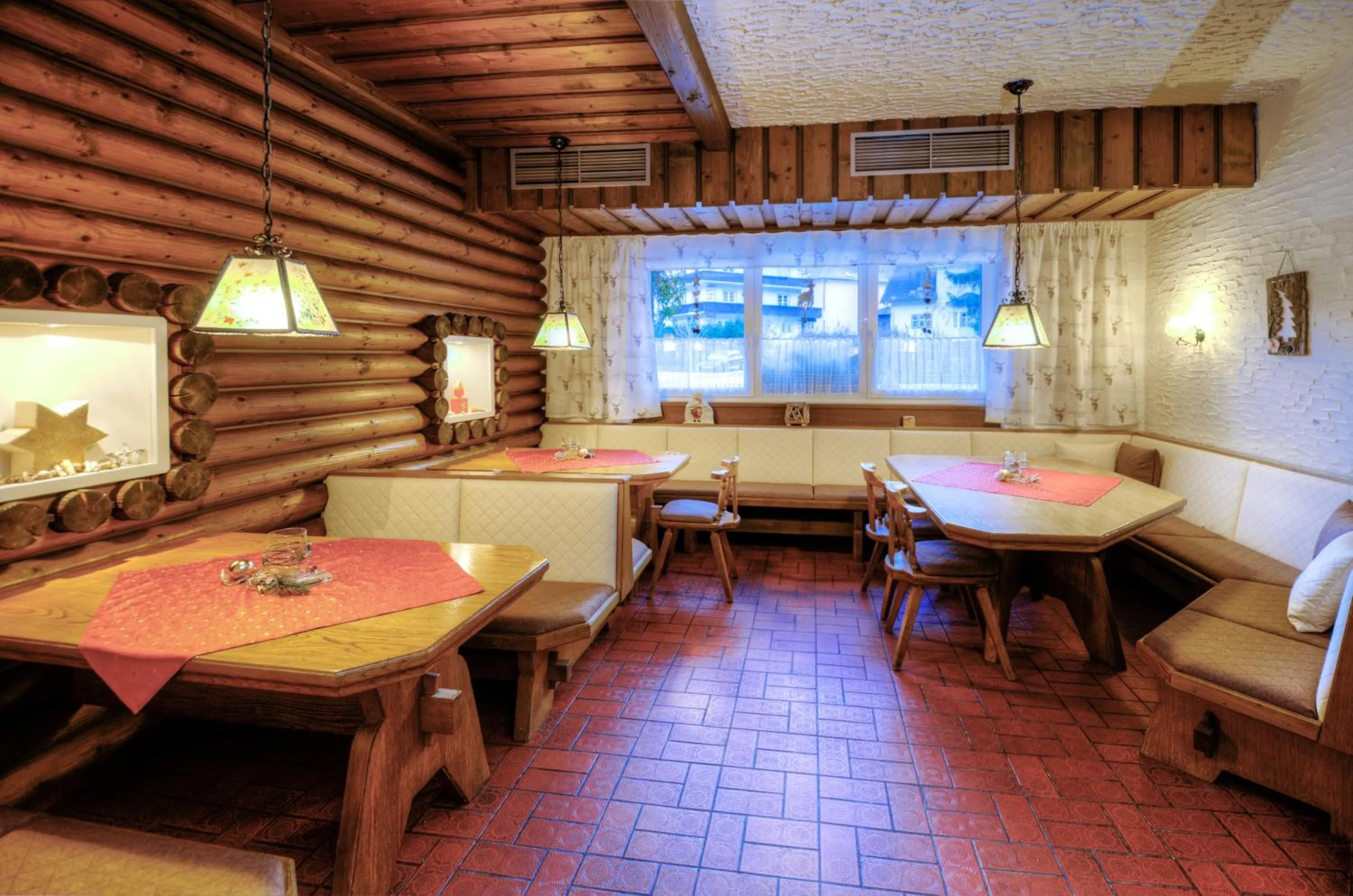 Restaurant/places to eat in Hotel Bergkristall