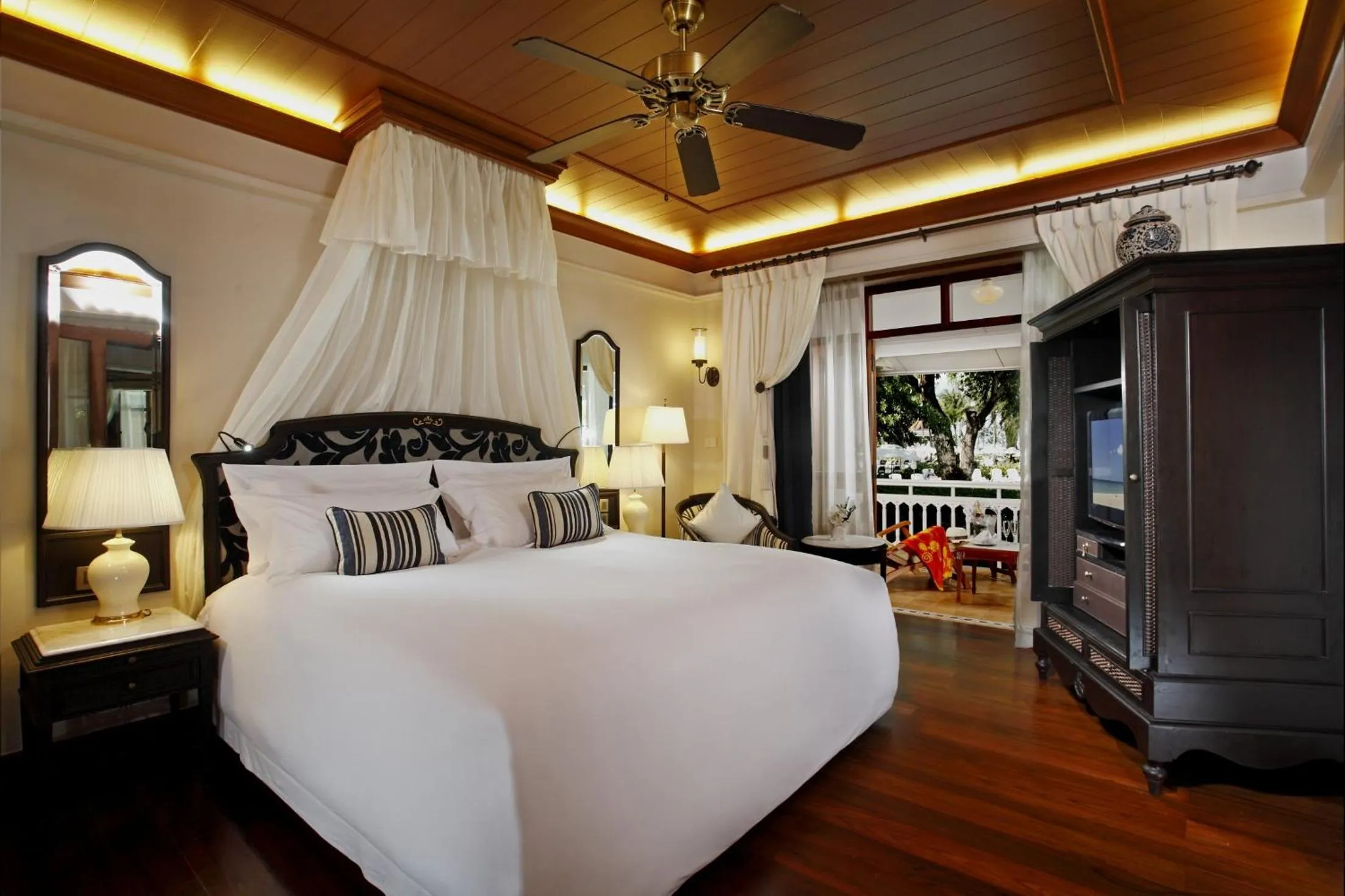 Photo of the whole room, Bed in Centara Grand Beach Resort & Villas Hua Hin
