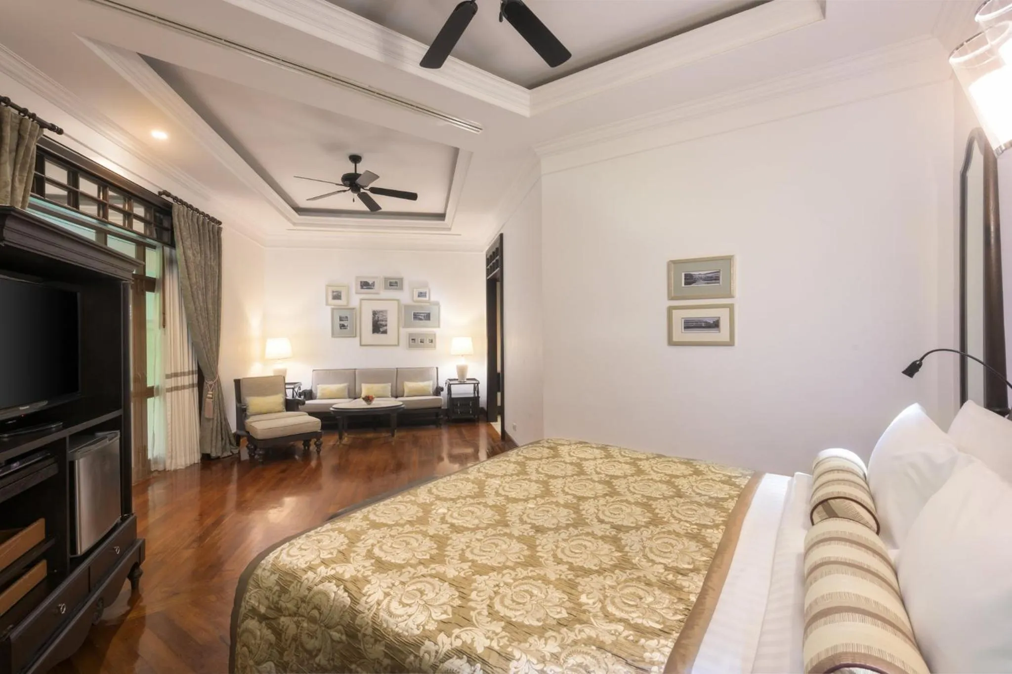 Photo of the whole room, Bed in Centara Grand Beach Resort & Villas Hua Hin