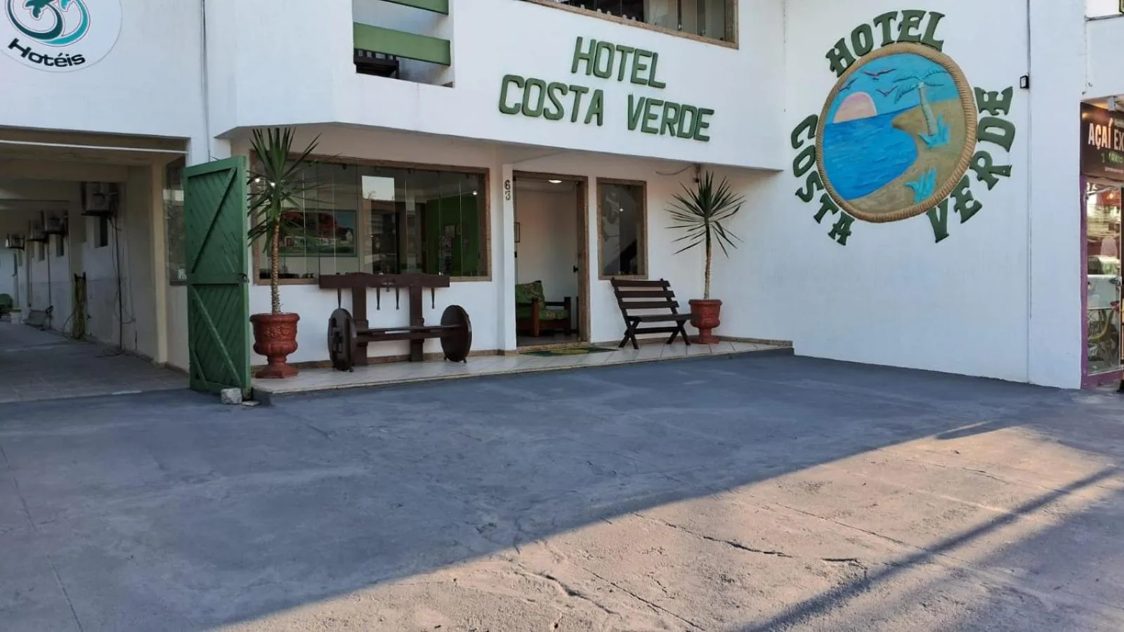 Property building in Hotel Costa Verde