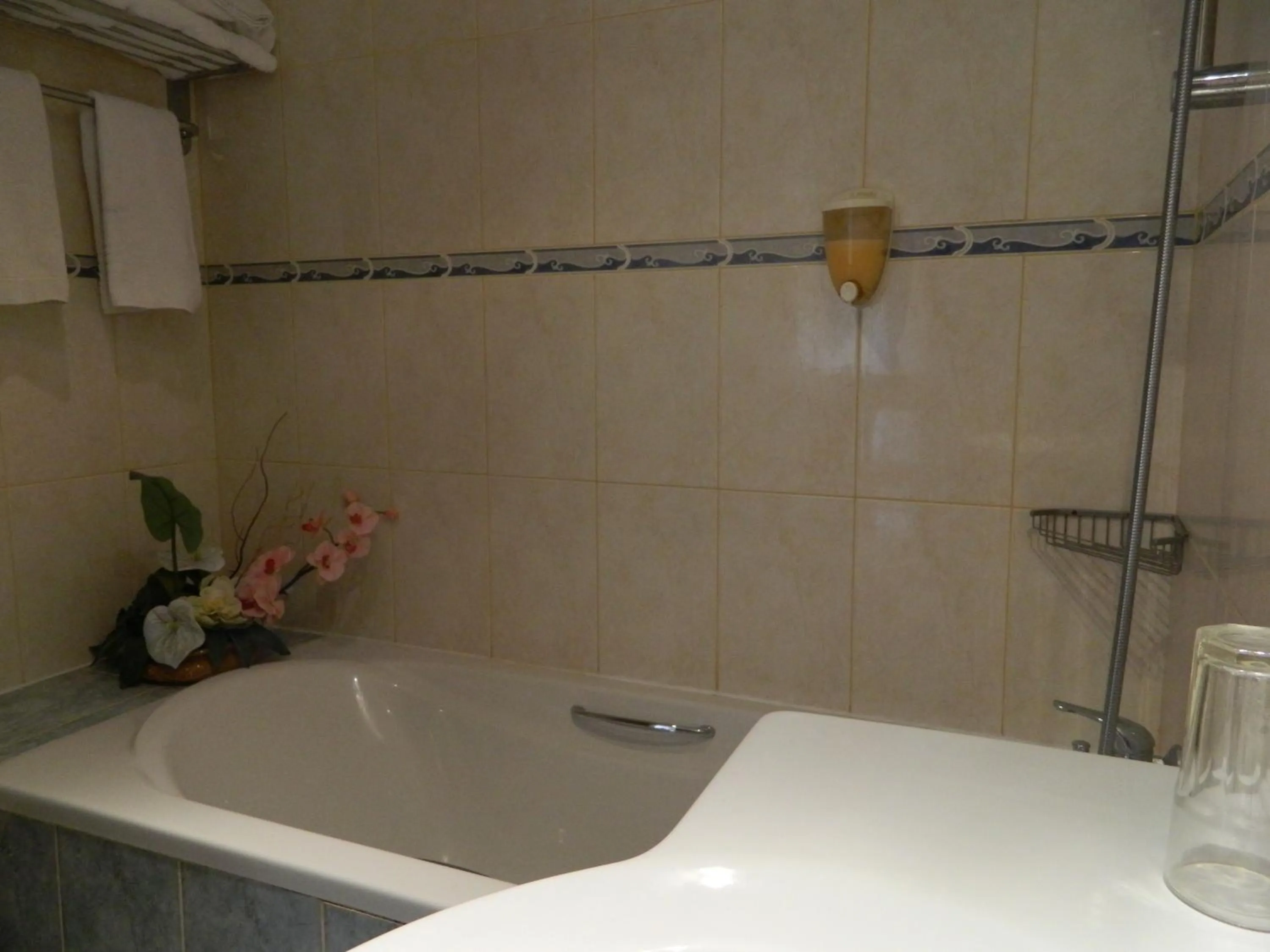 Bathroom in M. Moniatis Hotel